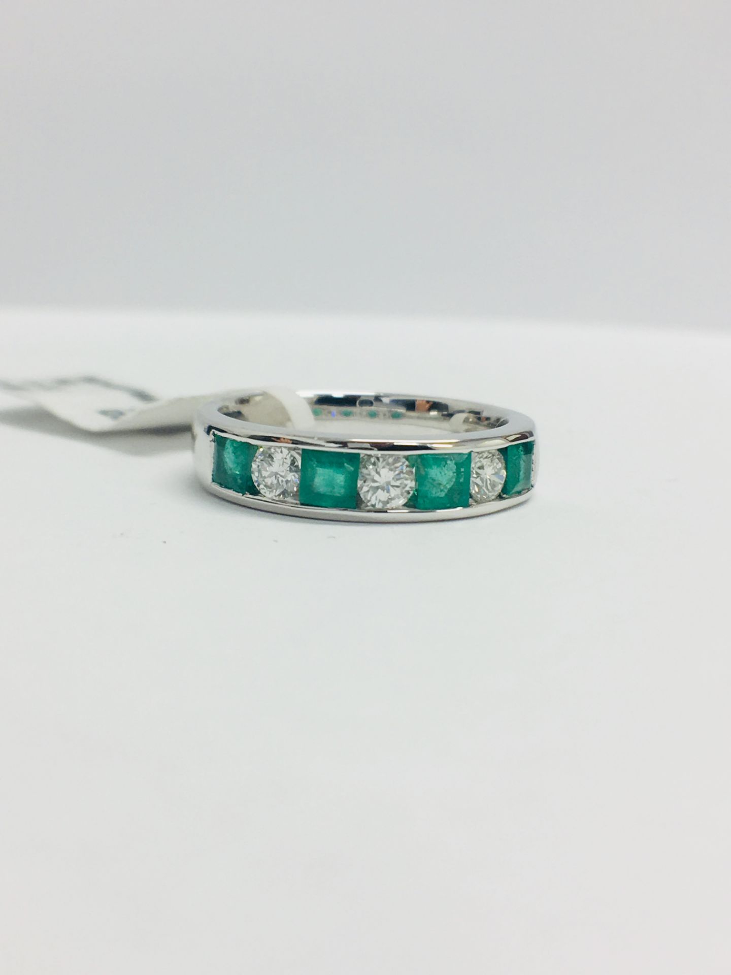 9ct White Gold Emerald Diamond Channel Set Ring - Image 11 of 13