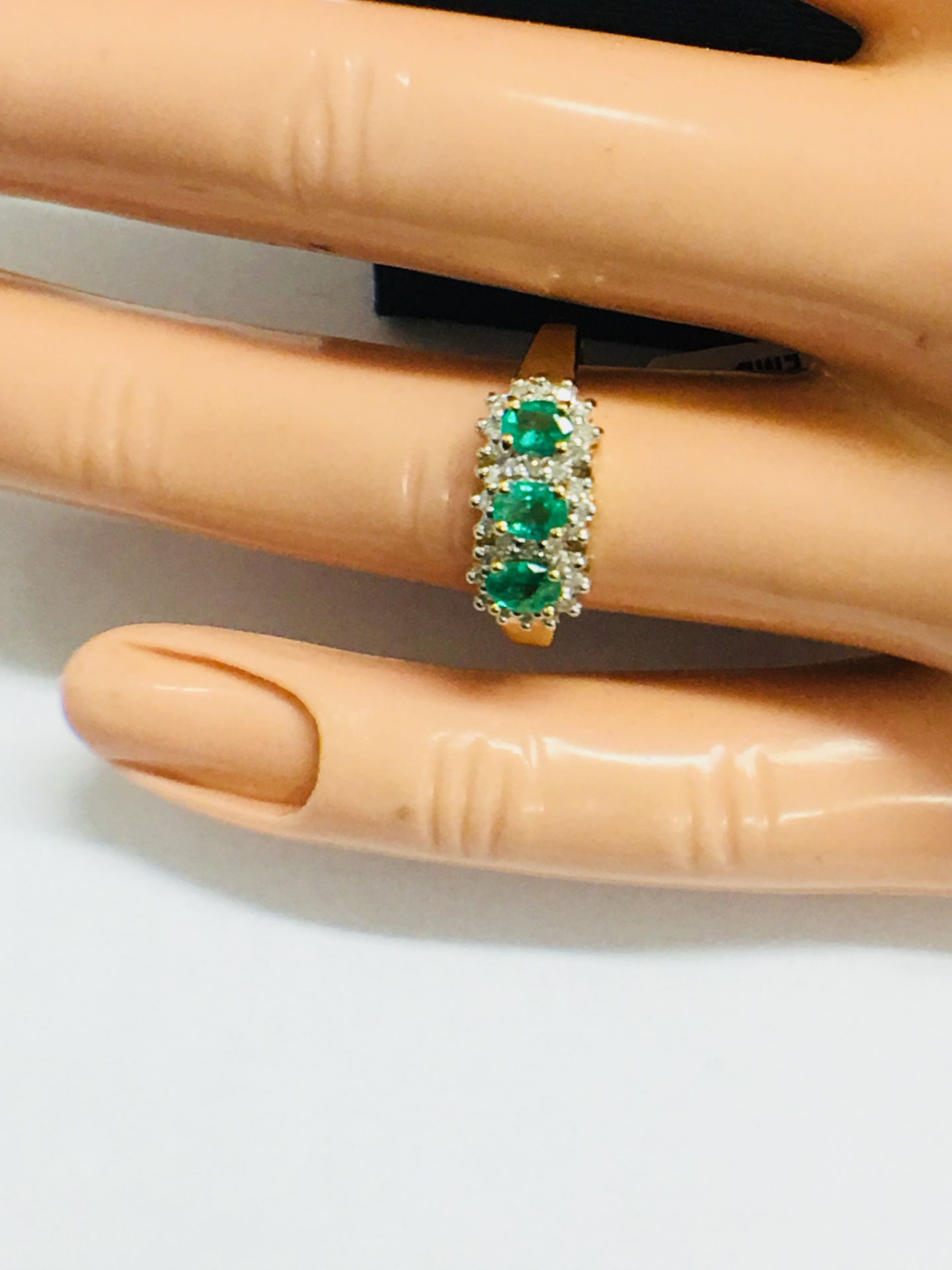 9ct Emerald Diamond Cluster Style Ring - Image 10 of 10