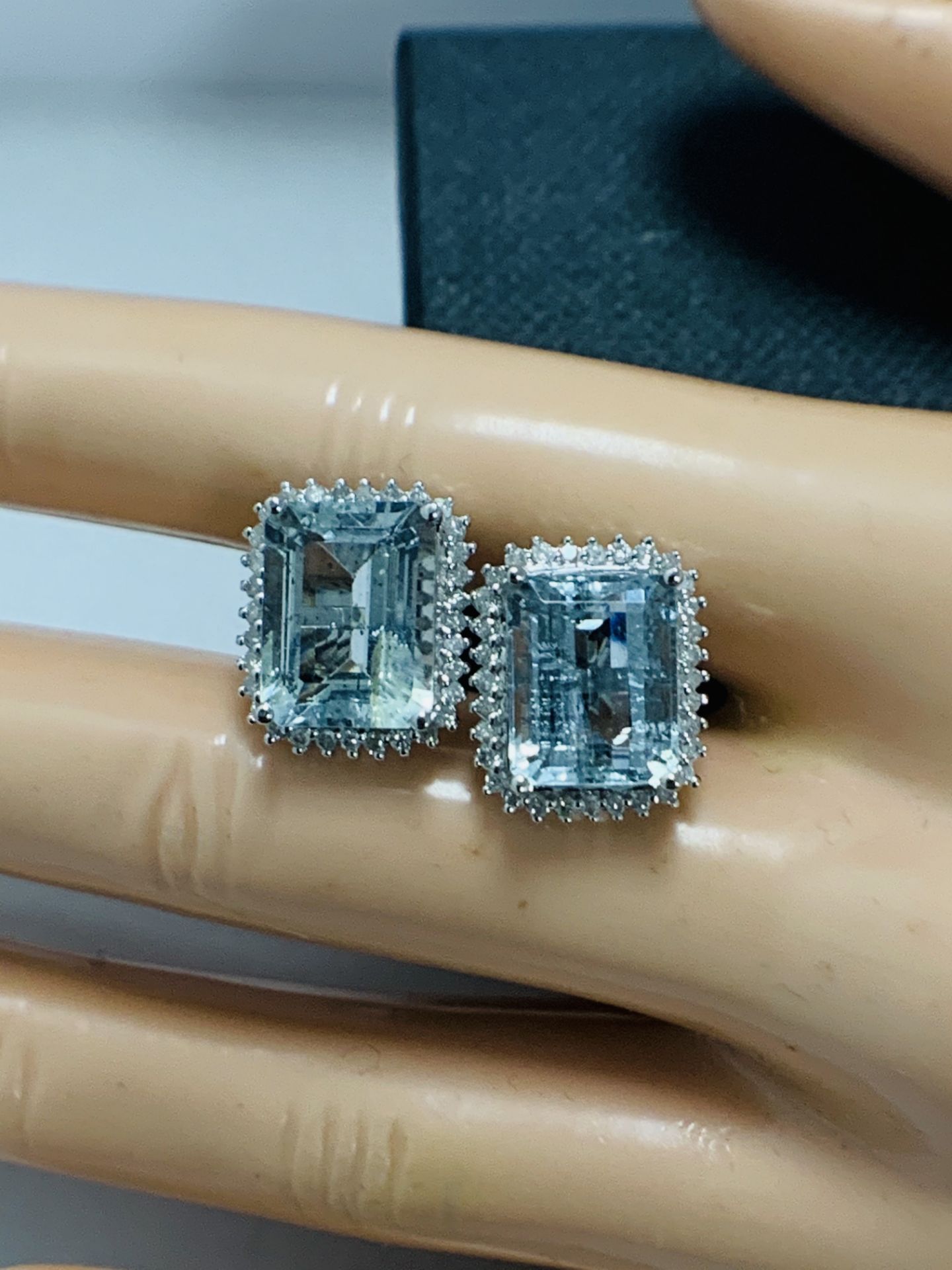 14ct White Gold Aquamarine And Diamond Stud Earrings - Image 8 of 10