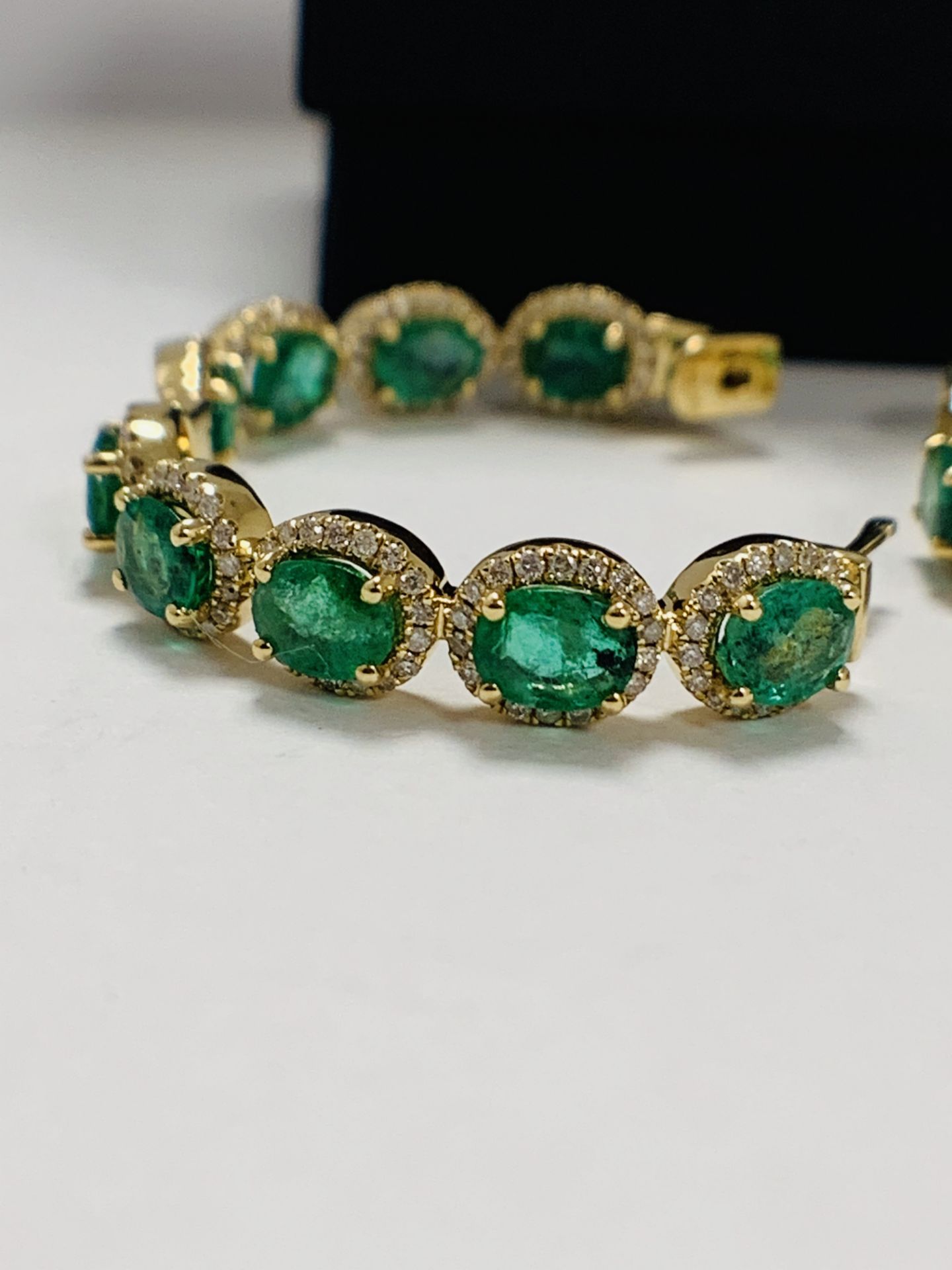 14ct Yellow Gold Emerald And Diamond Hoop Earrings - Image 12 of 23