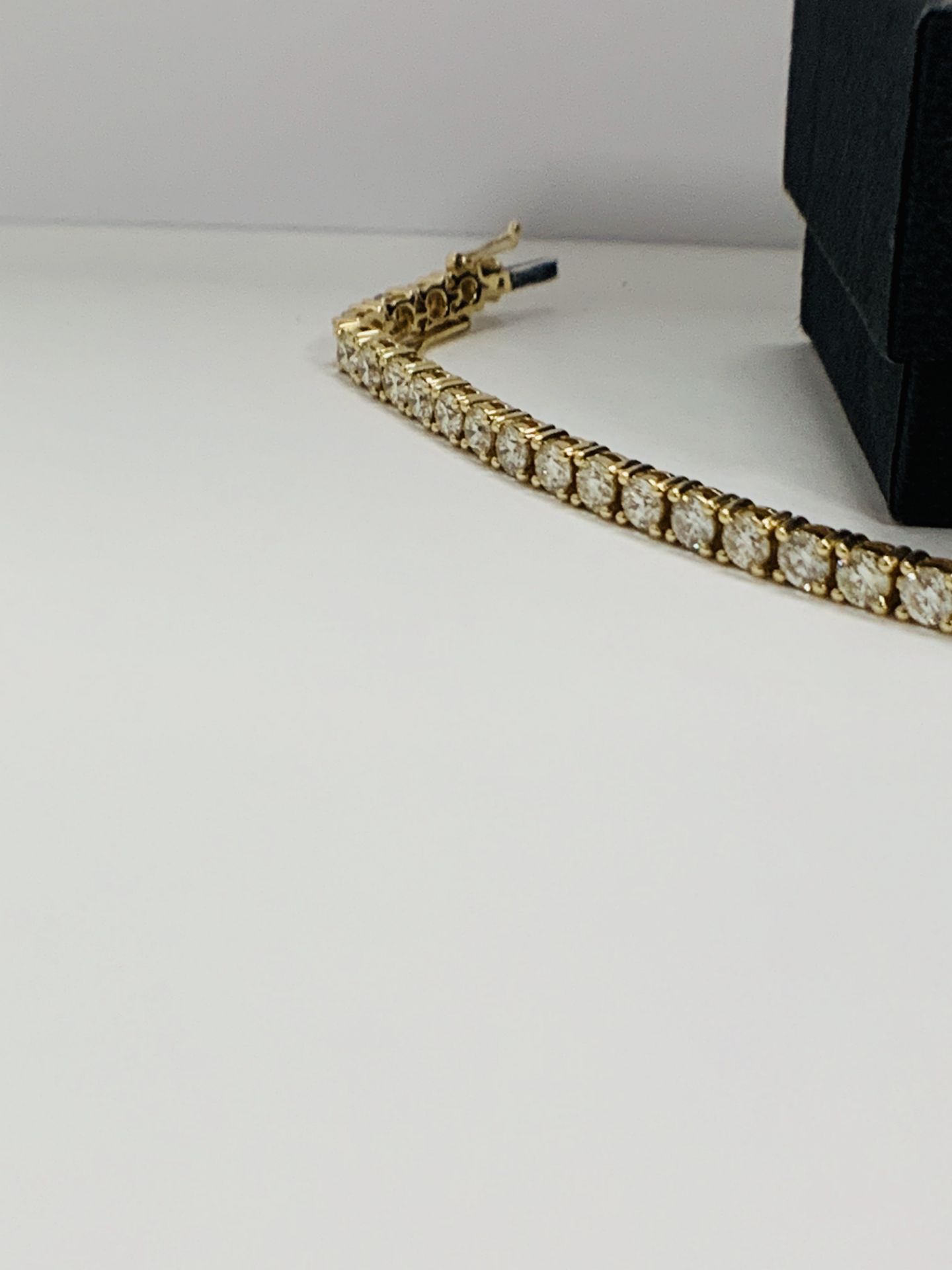 14ct Yellow Gold Diamond Tennis Bracelet - Image 9 of 14