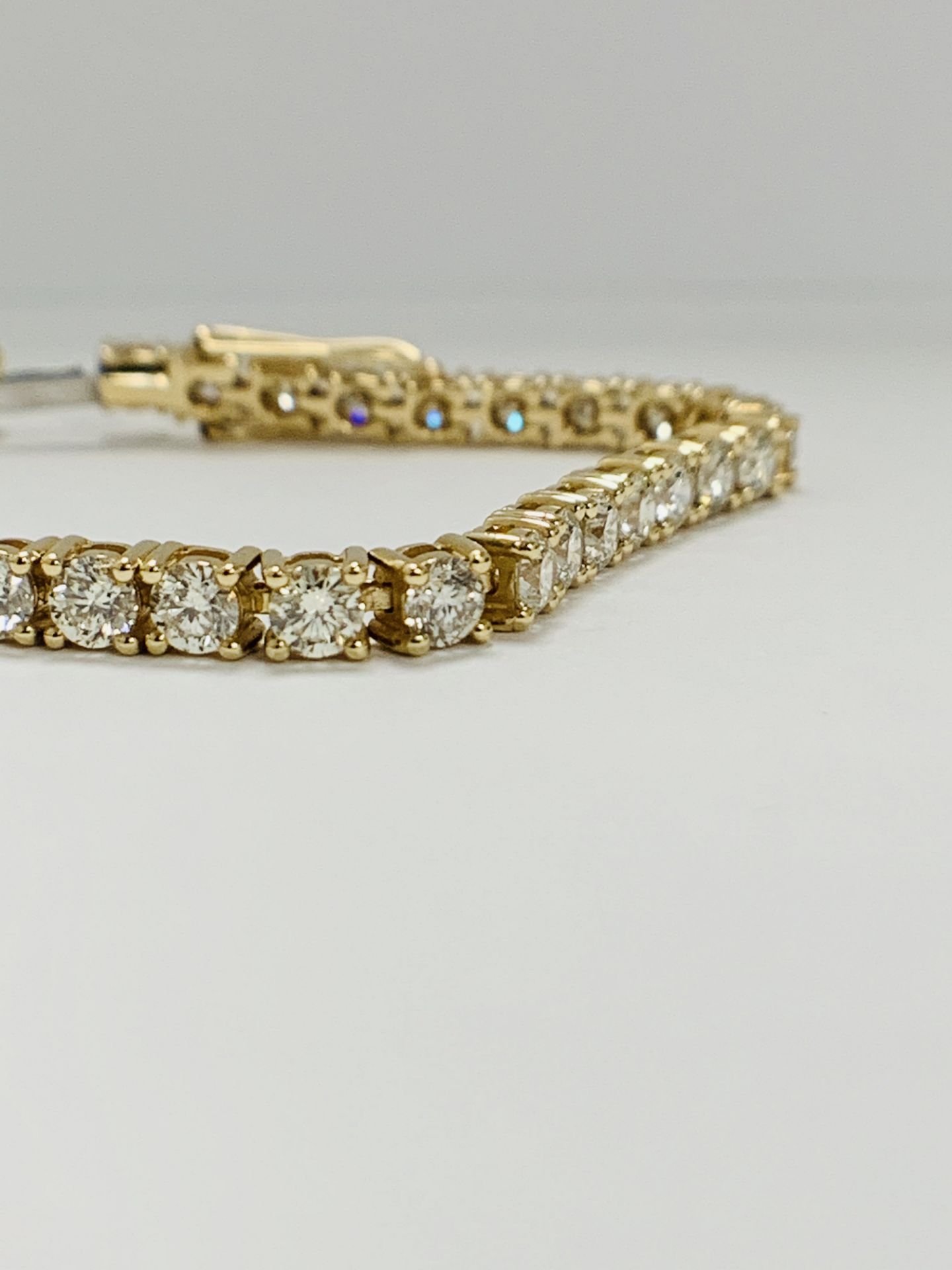 14ct Yellow Gold Diamond Tennis Bracelet - Image 4 of 14