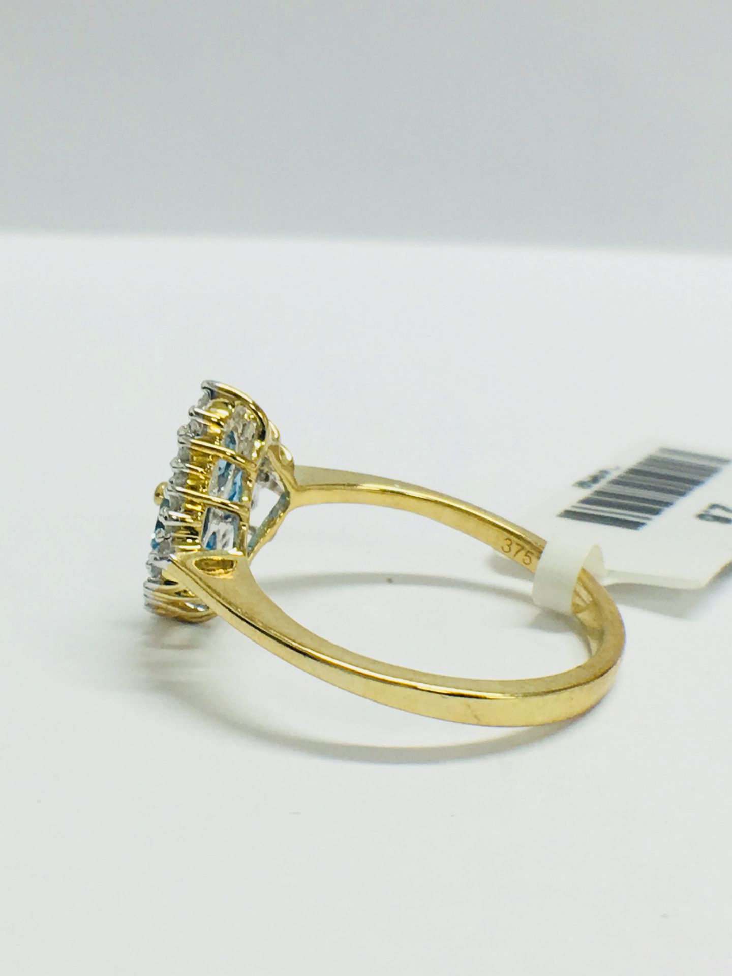 9ct Yellow Gold Blue Topaz Diamond Cluster Ring - Image 5 of 12