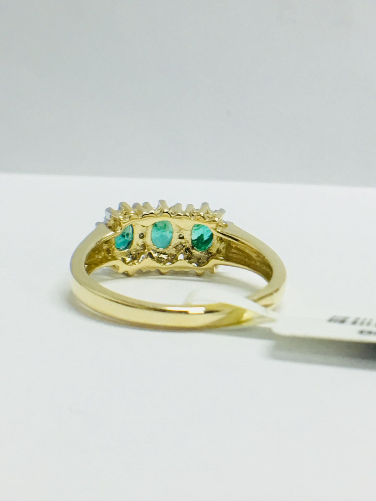 9ct Emerald Diamond Cluster Style Ring - Image 6 of 10