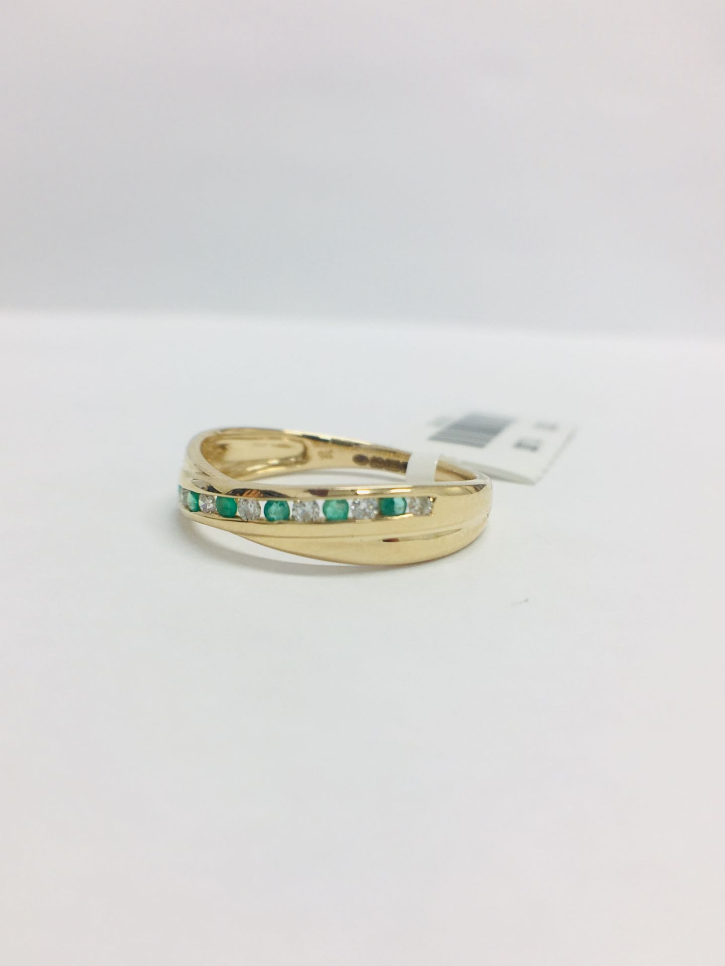 9ct Yellow Gold Emerald Diamond Crossover Band Ring - Image 3 of 11