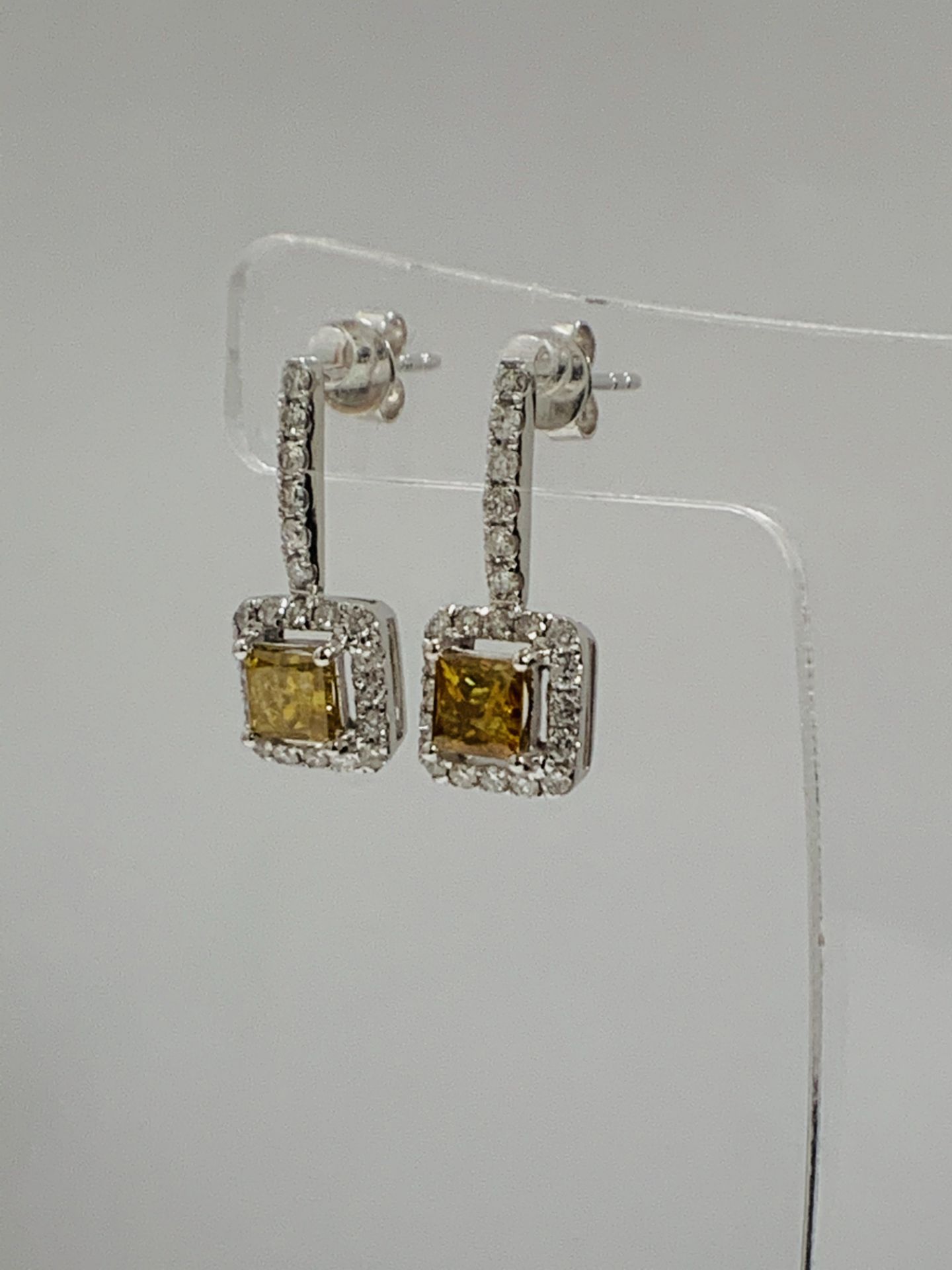 14ct White Gold Yellow Diamond Earrings - Image 11 of 15