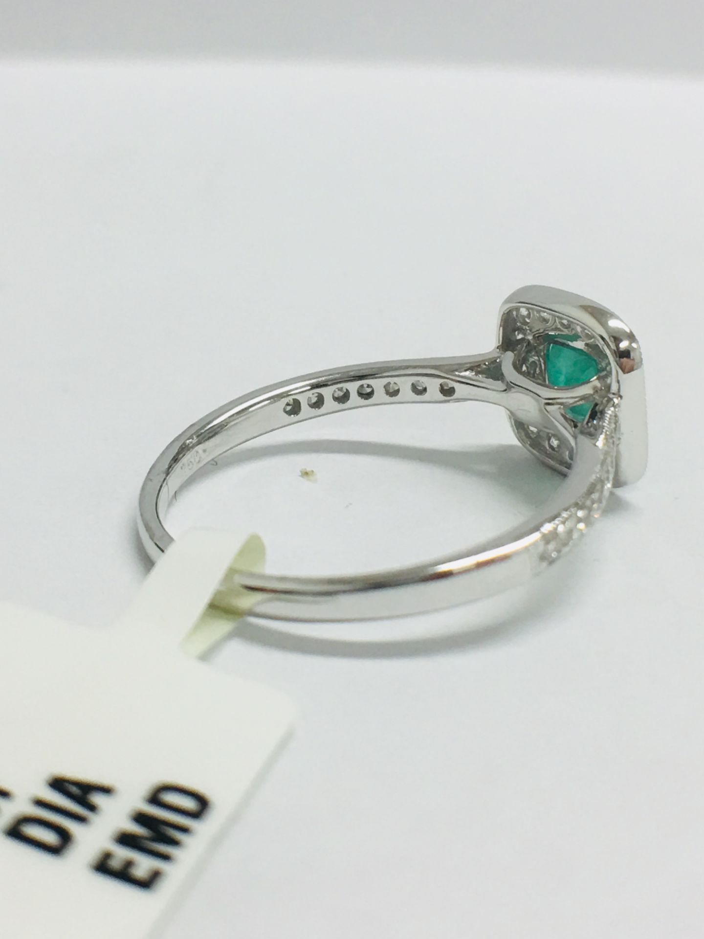 9ct White Gold Cushion Shape Emerald Diamond Dress Ring - Image 9 of 11