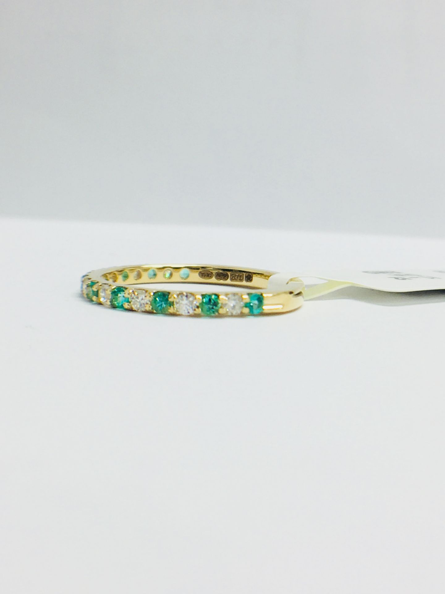 9ct Yellow Gold Emerald Diamond Eternity Ring - Image 3 of 12