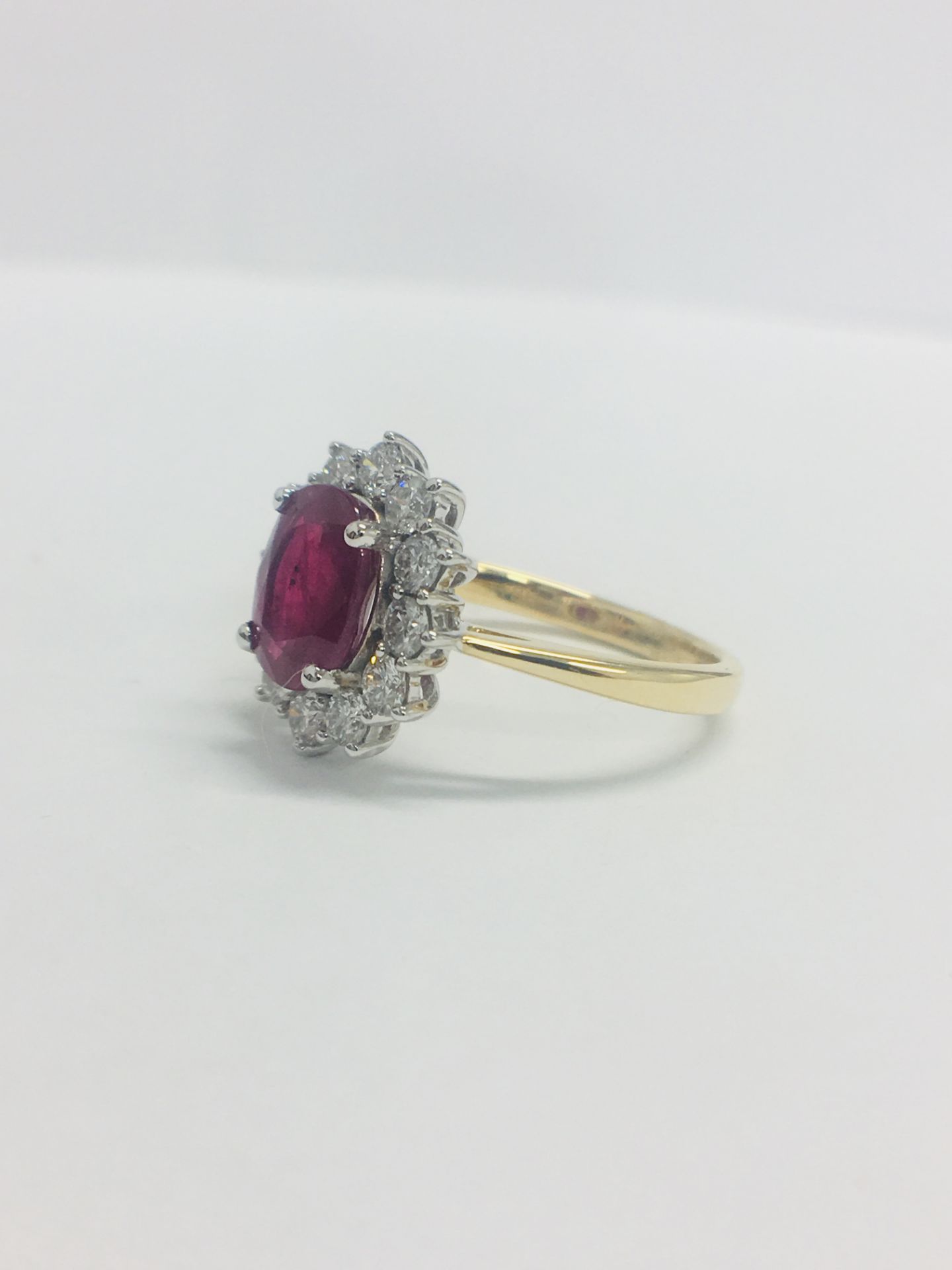 18ct Ruby And Diamond Cluster Ring - Image 2 of 11