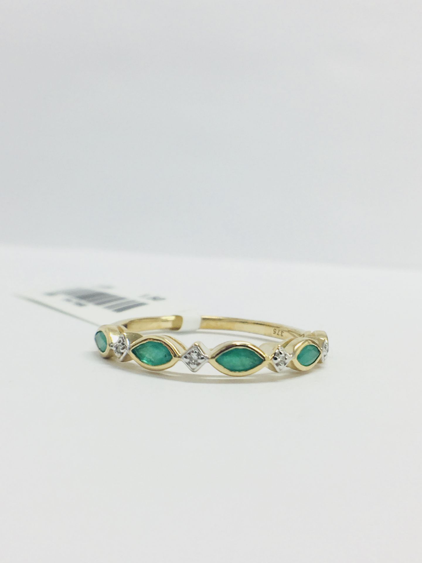 9ct Yellow Gold Emerald Diamond Band Ring - Image 8 of 9