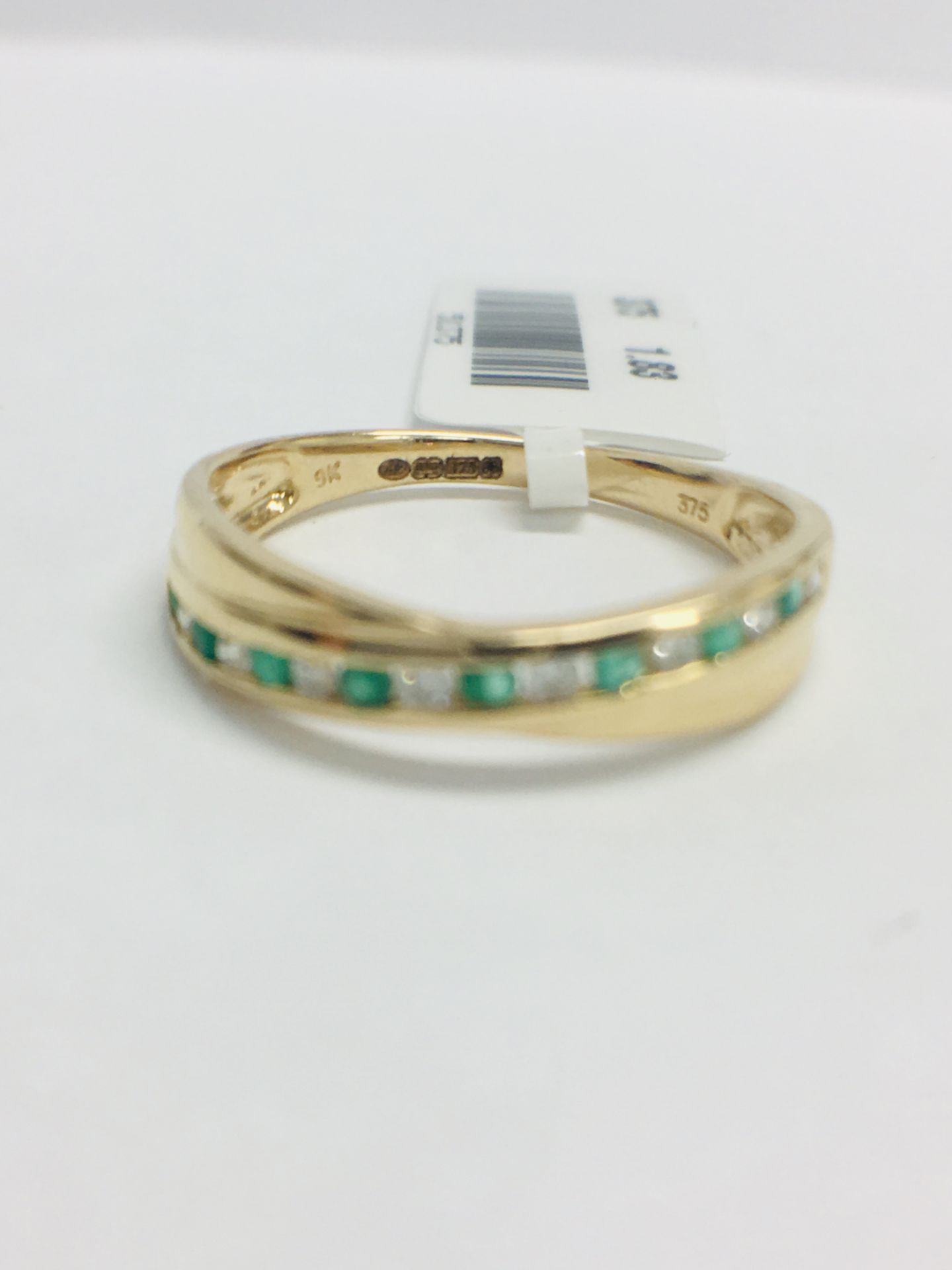 9ct Yellow Gold Emerald Diamond Crossover Band Ring - Image 2 of 11