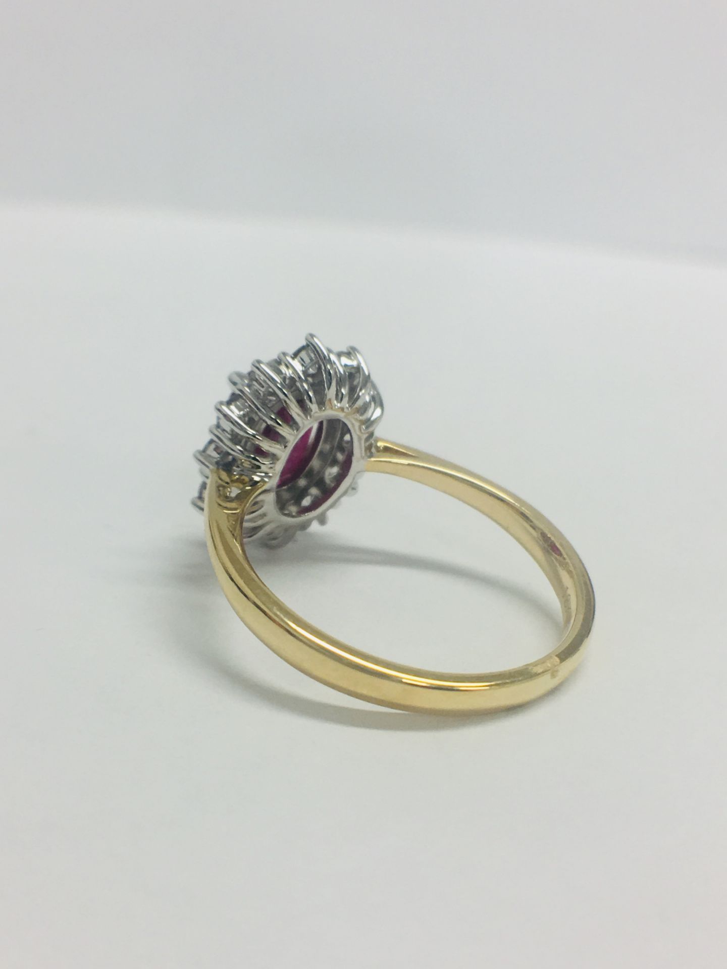 18ct Ruby And Diamond Cluster Ring - Image 4 of 11