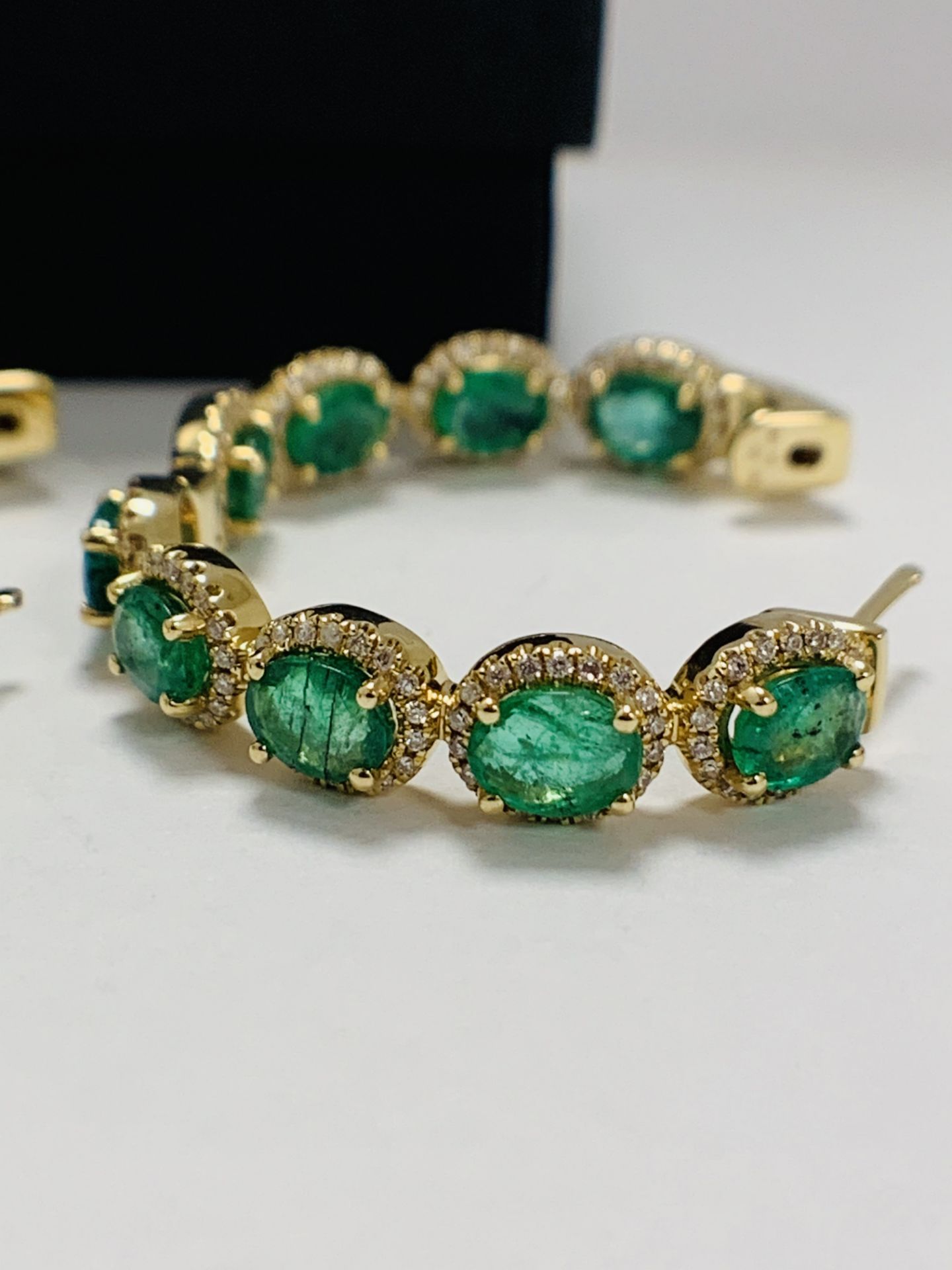 14ct Yellow Gold Emerald And Diamond Hoop Earrings - Image 14 of 23