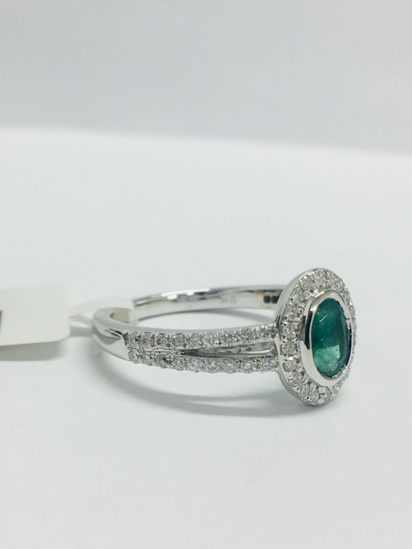 9ct White Gold Emerald Diamond Cluster Ring - Image 8 of 10