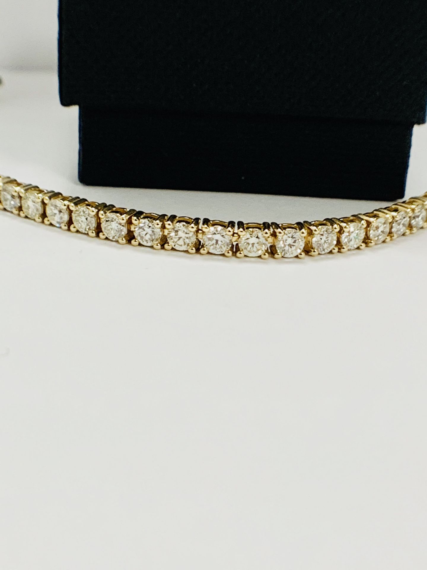 14ct Yellow Gold Diamond Tennis Bracelet - Image 8 of 14