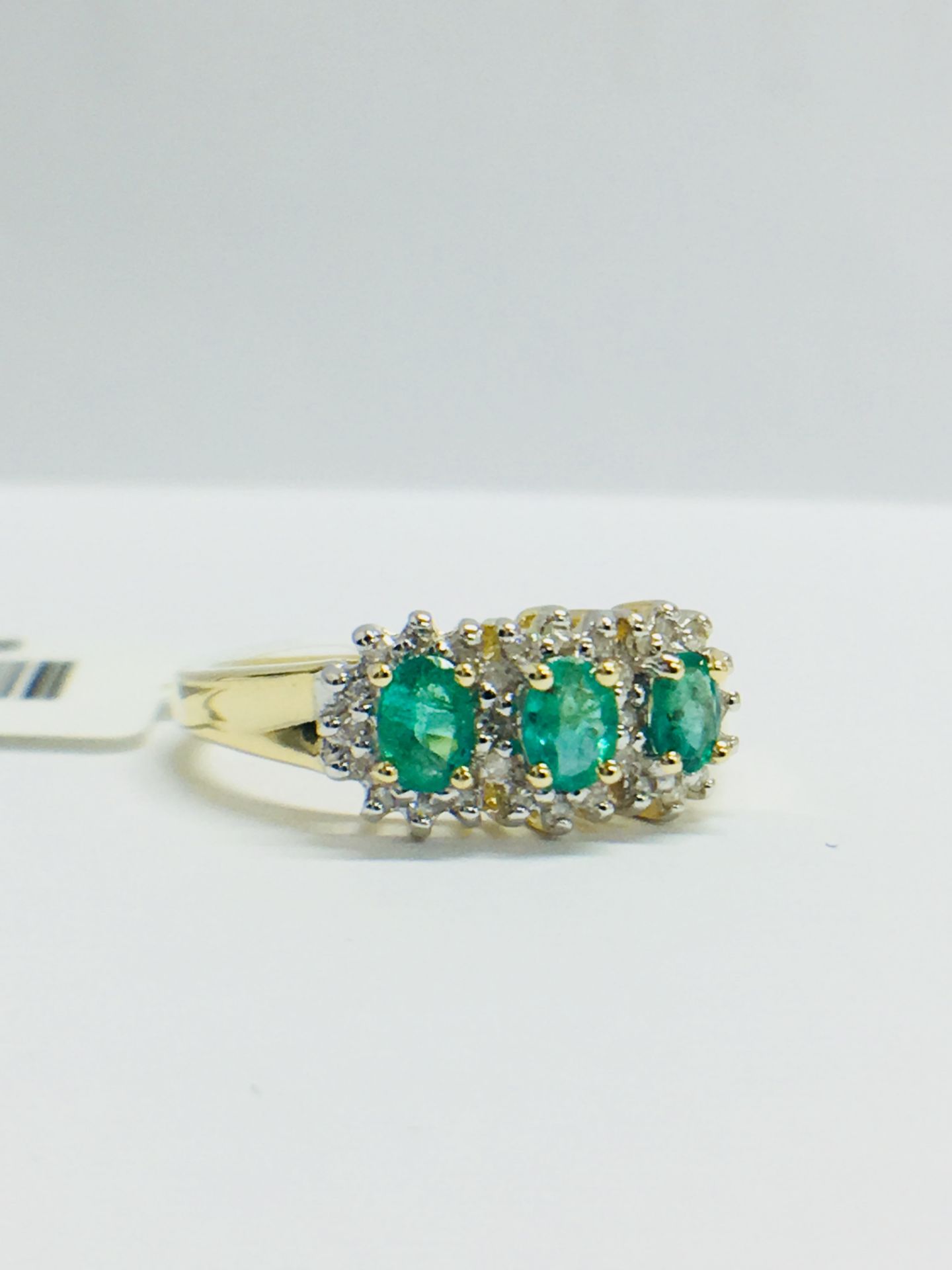 9ct Emerald Diamond Cluster Style Ring - Image 8 of 10