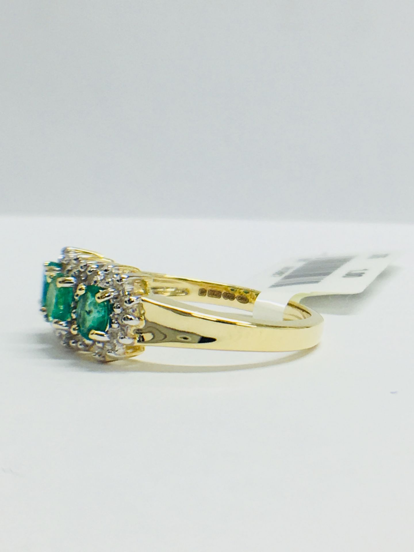 9ct Emerald Diamond Cluster Style Ring - Image 3 of 10