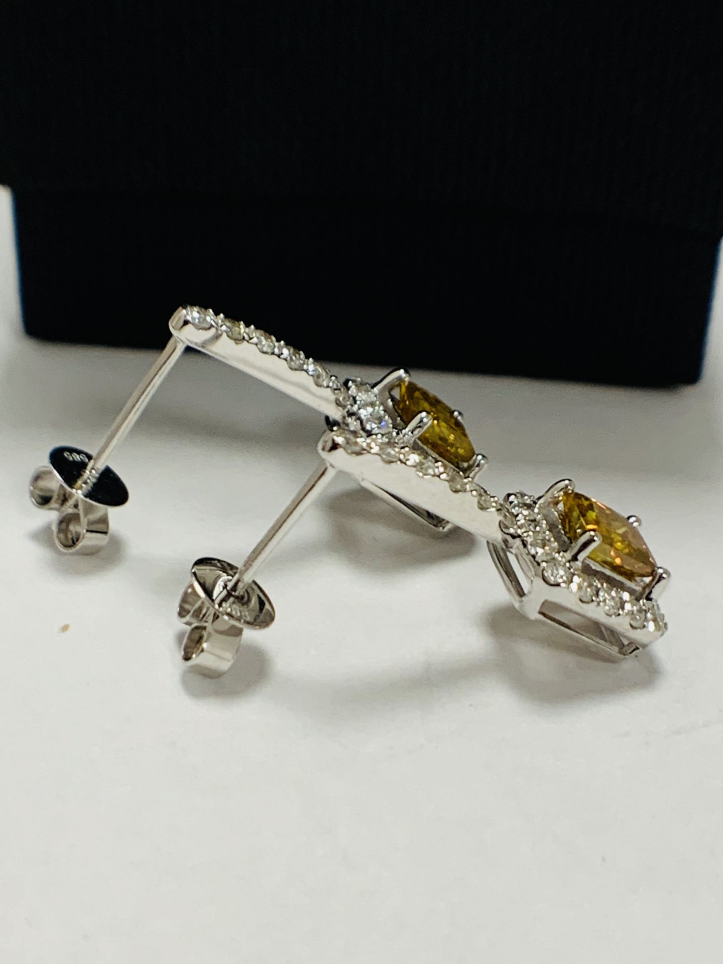 14ct White Gold Yellow Diamond Earrings - Image 7 of 15