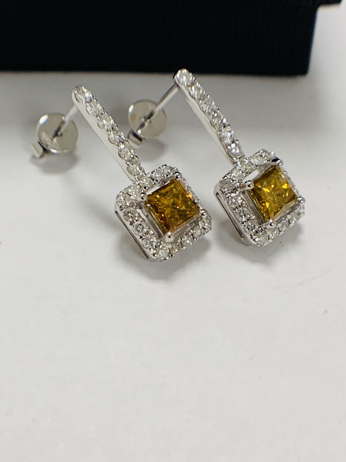 14ct White Gold Yellow Diamond Earrings - Image 8 of 15