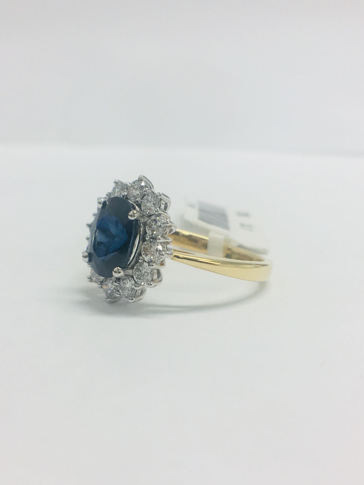 18ct Sapphire And Diamond Cluster Ring - Image 2 of 9