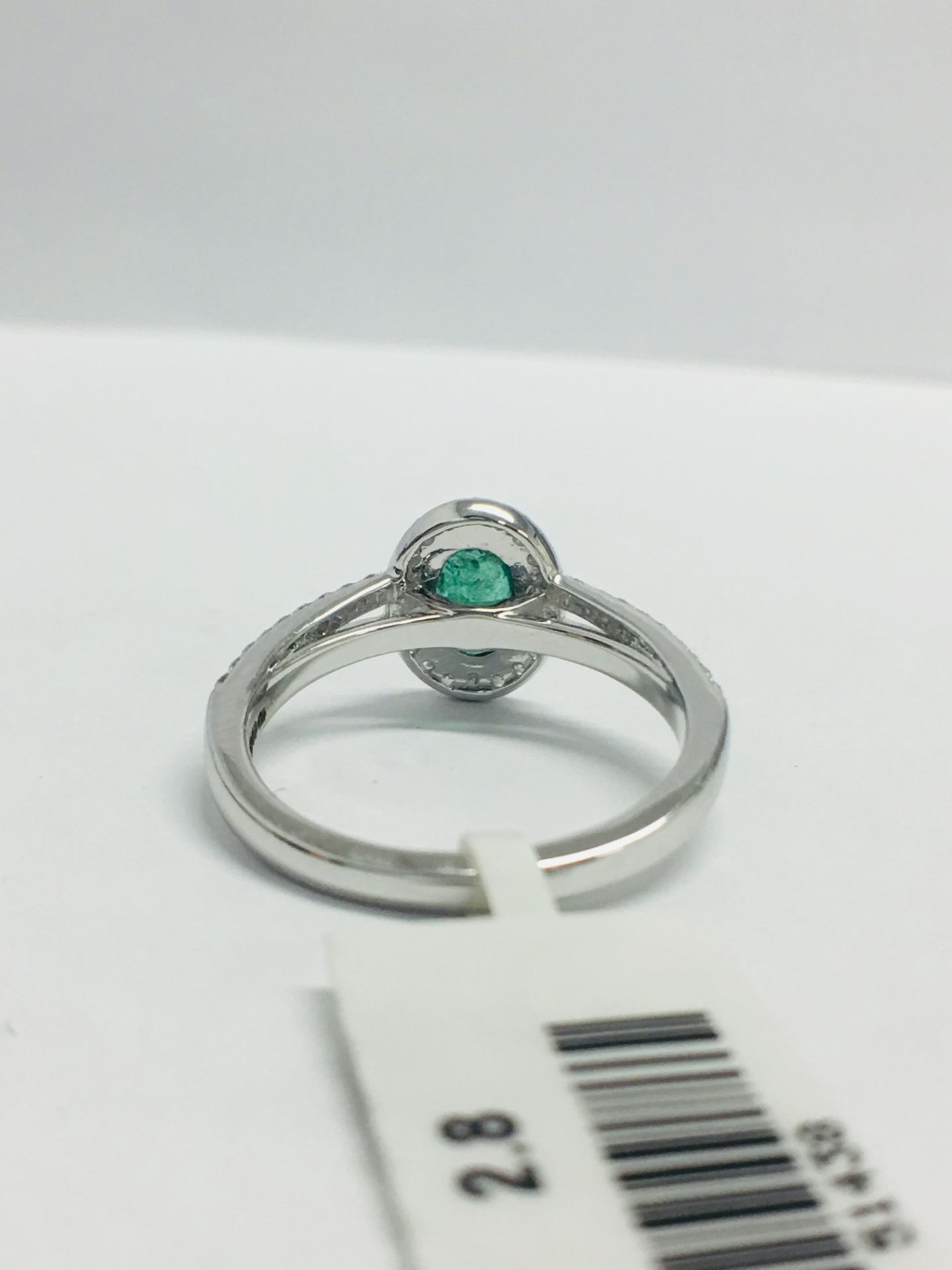 9ct White Gold Emerald Diamond Cluster Ring - Image 5 of 10