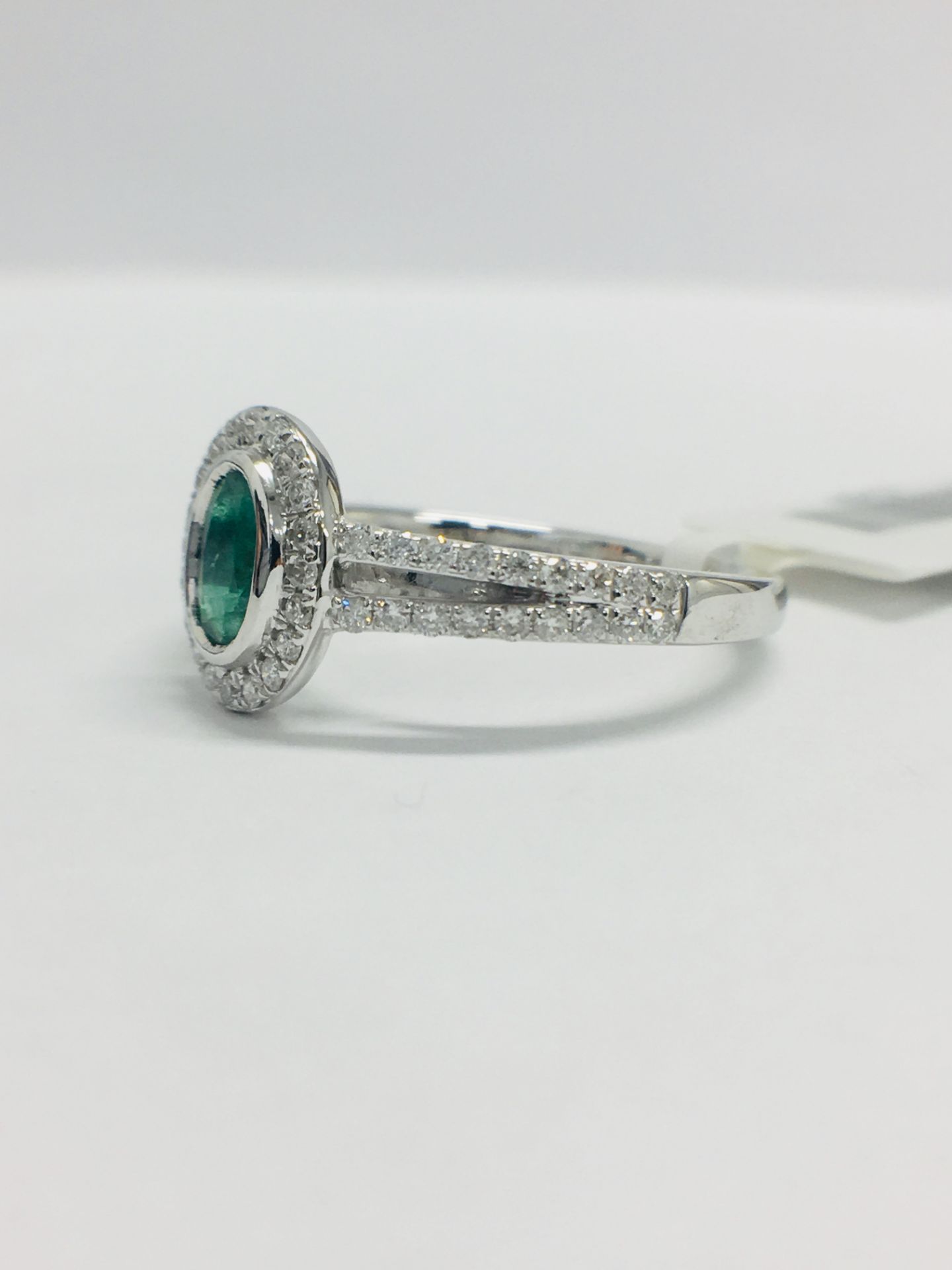 9ct White Gold Emerald Diamond Cluster Ring - Image 2 of 10