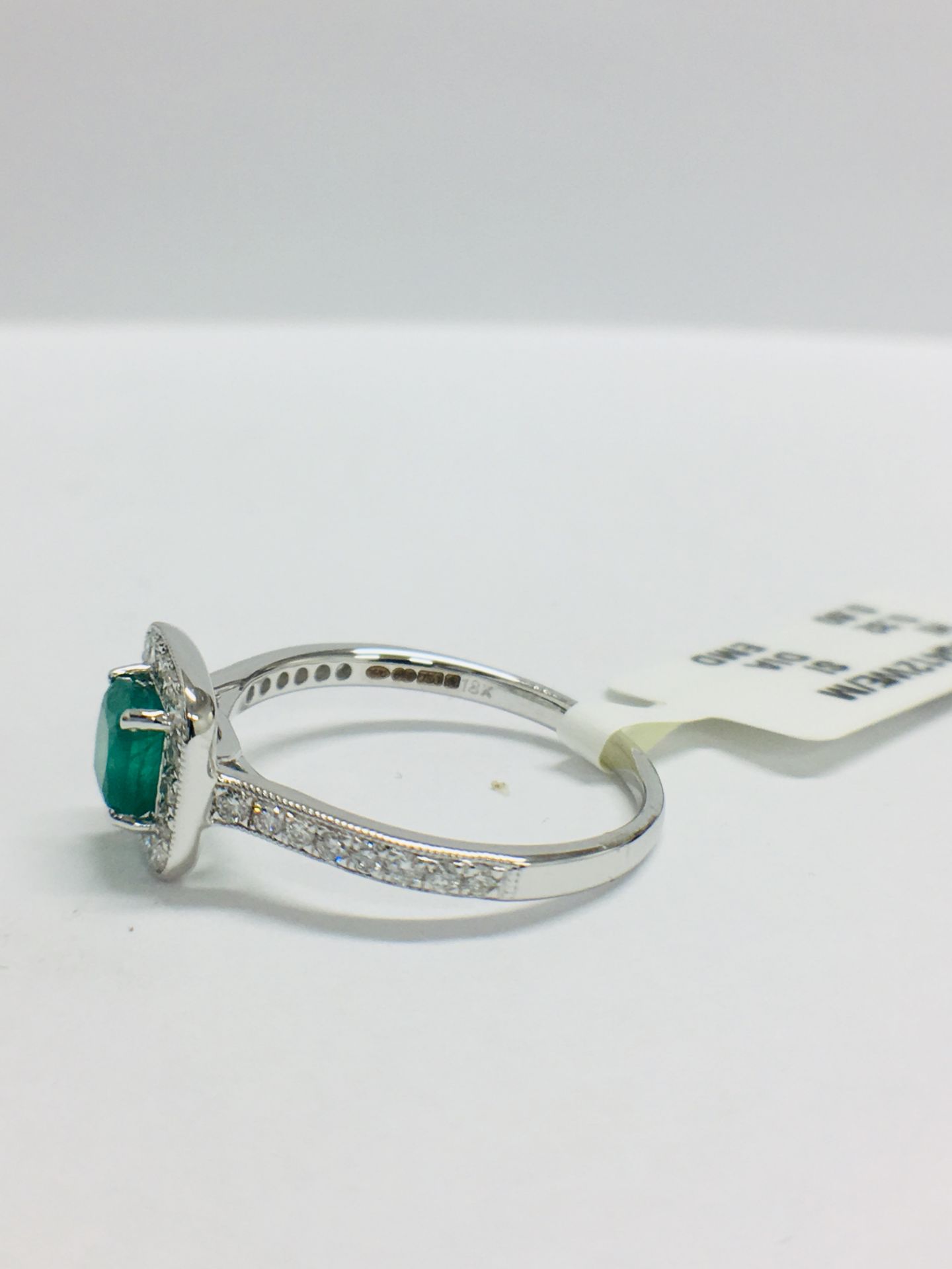 9ct White Gold Cushion Shape Emerald Diamond Dress Ring - Image 5 of 11