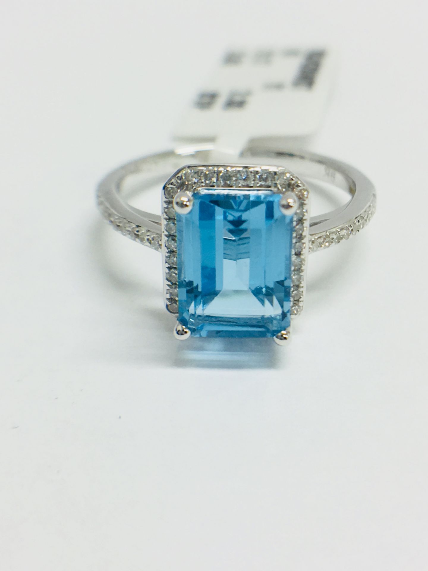 9ct White Gold Blue Topaz Diamond Dress Ring - Image 2 of 12