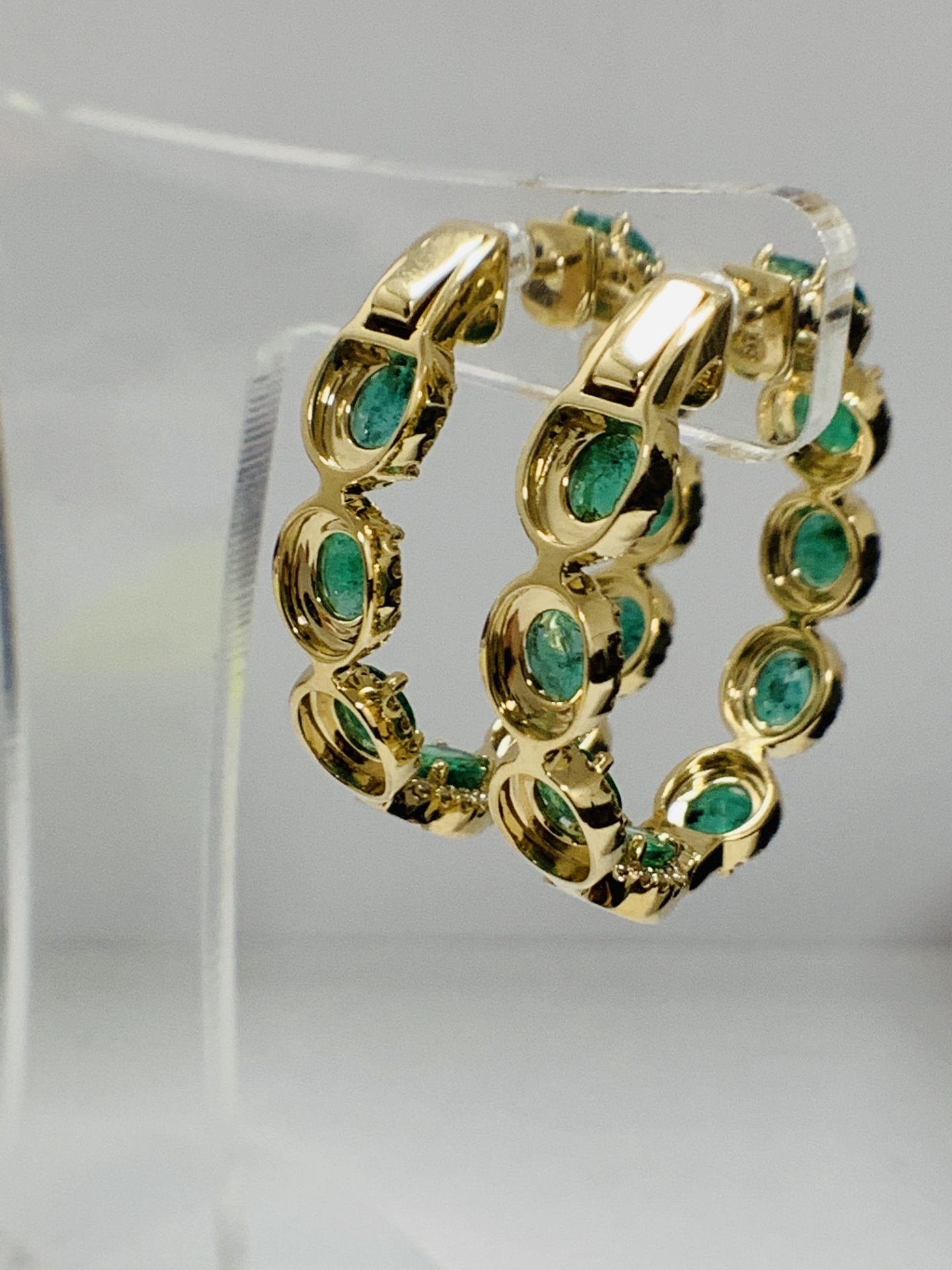 14ct Yellow Gold Emerald And Diamond Hoop Earrings - Image 19 of 23
