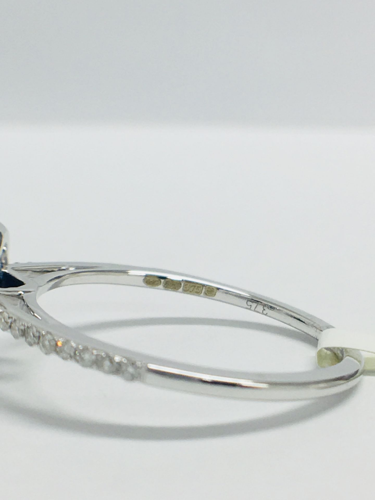 9ct White Pearshape Sapphire Diamond Ring - Image 4 of 10