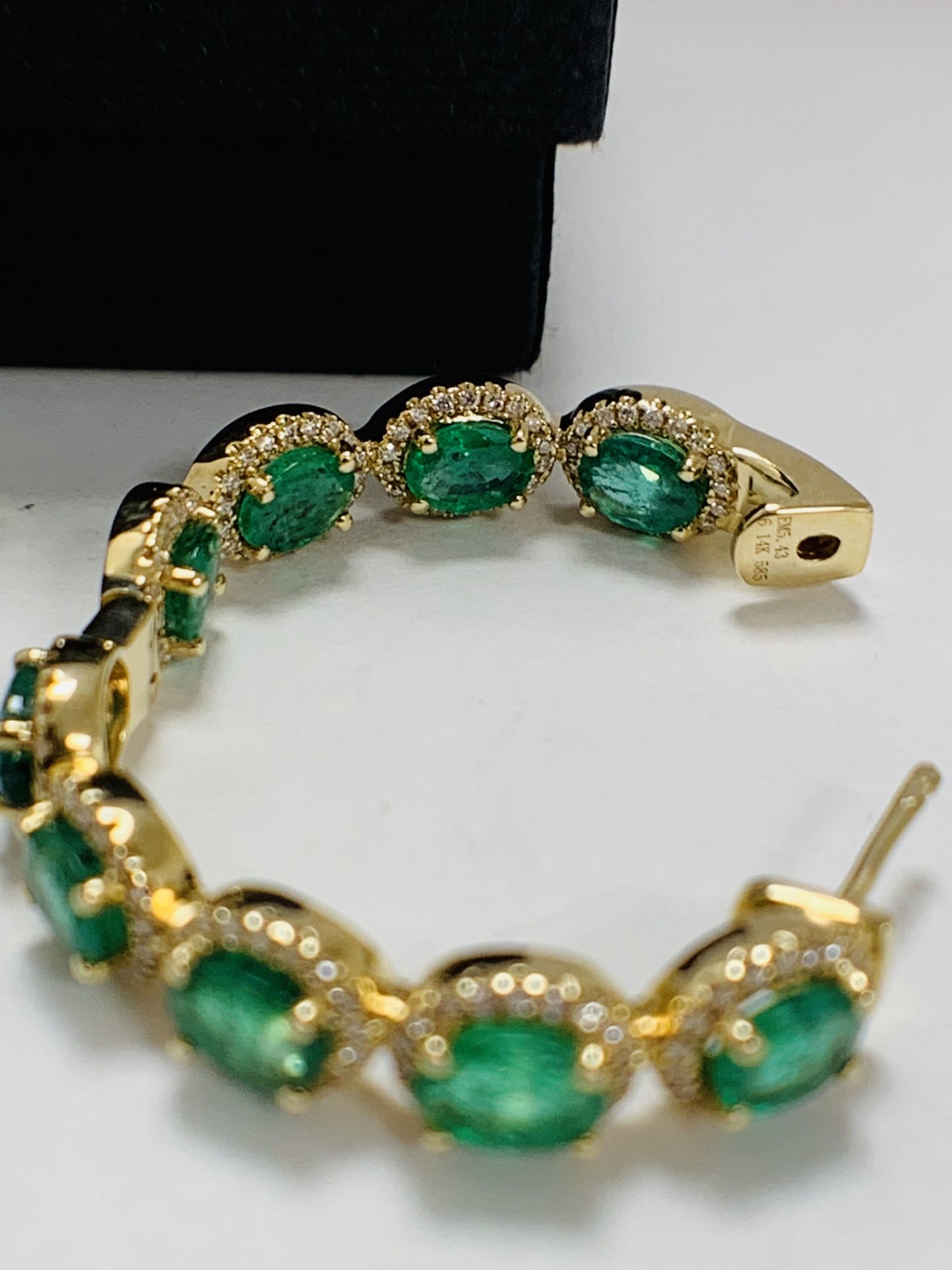 14ct Yellow Gold Emerald And Diamond Hoop Earrings - Image 15 of 23