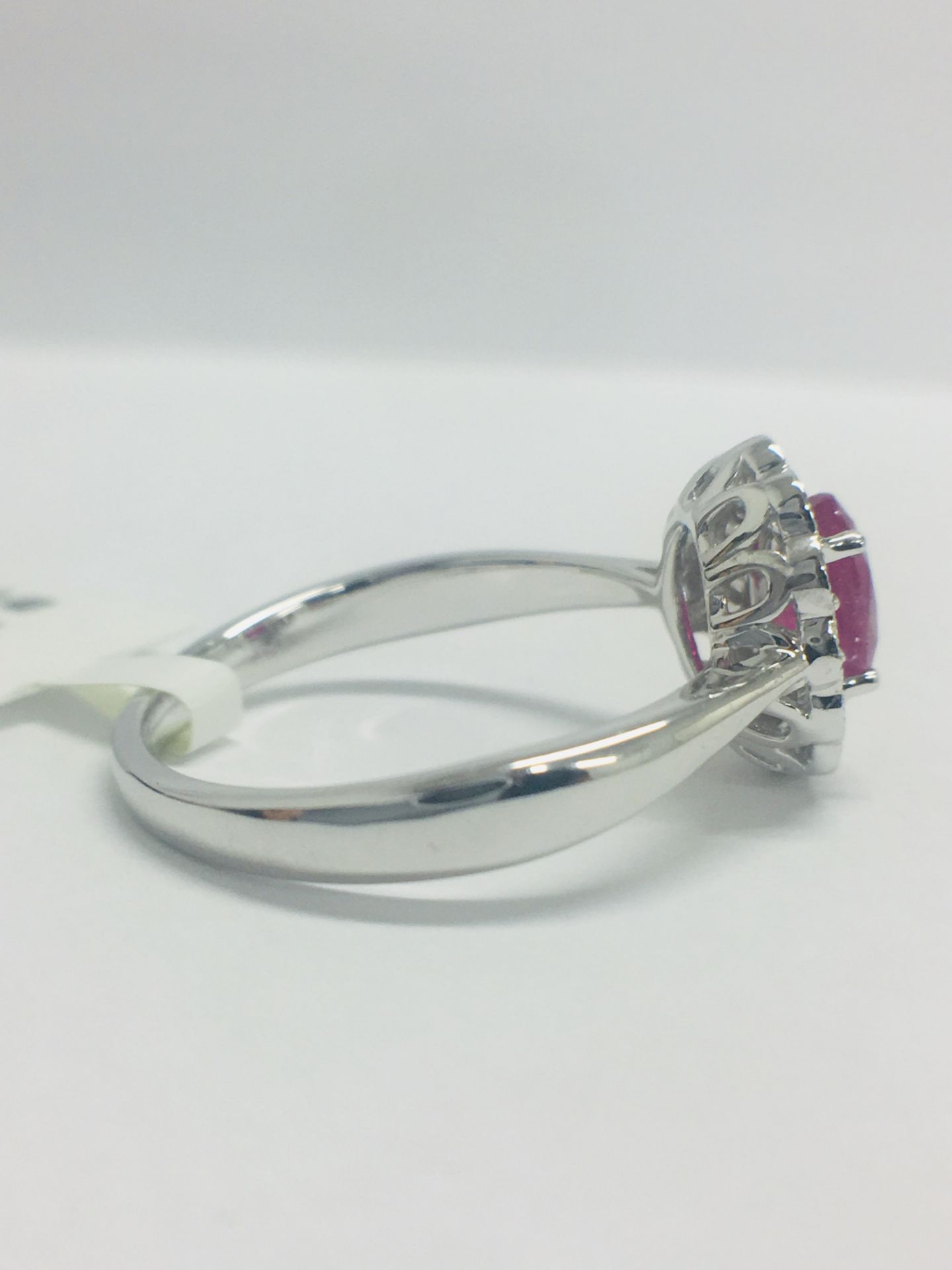 18ct White Gold Ruby Diamond Cluster Ring - Image 7 of 10