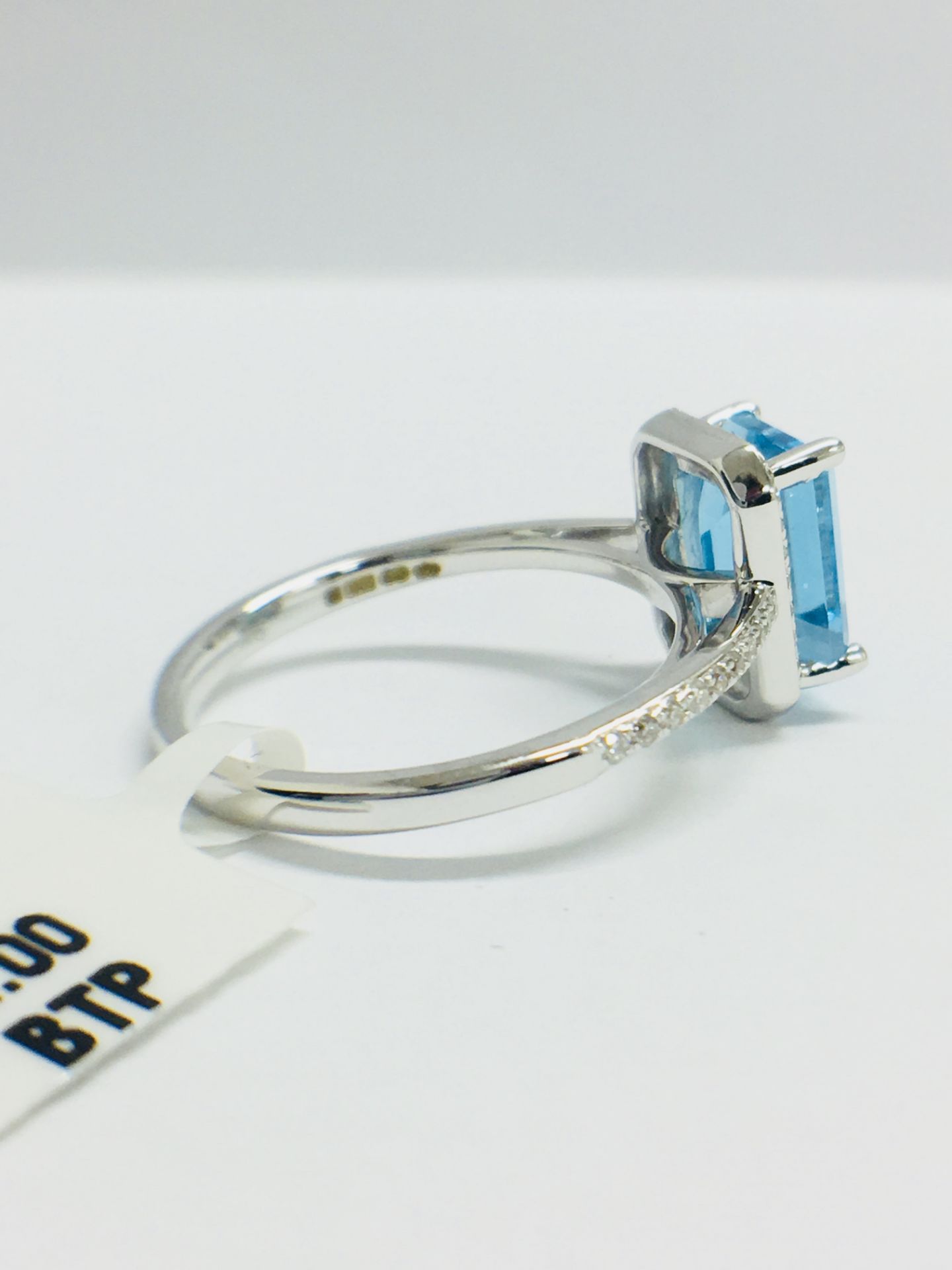 9ct White Gold Blue Topaz Diamond Dress Ring - Image 8 of 12