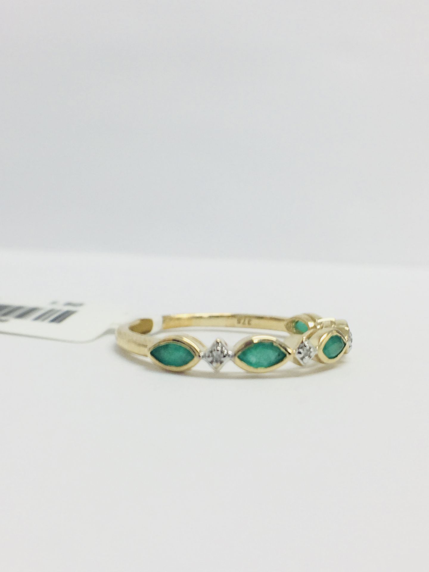 9ct Yellow Gold Emerald Diamond Band Ring - Image 7 of 9