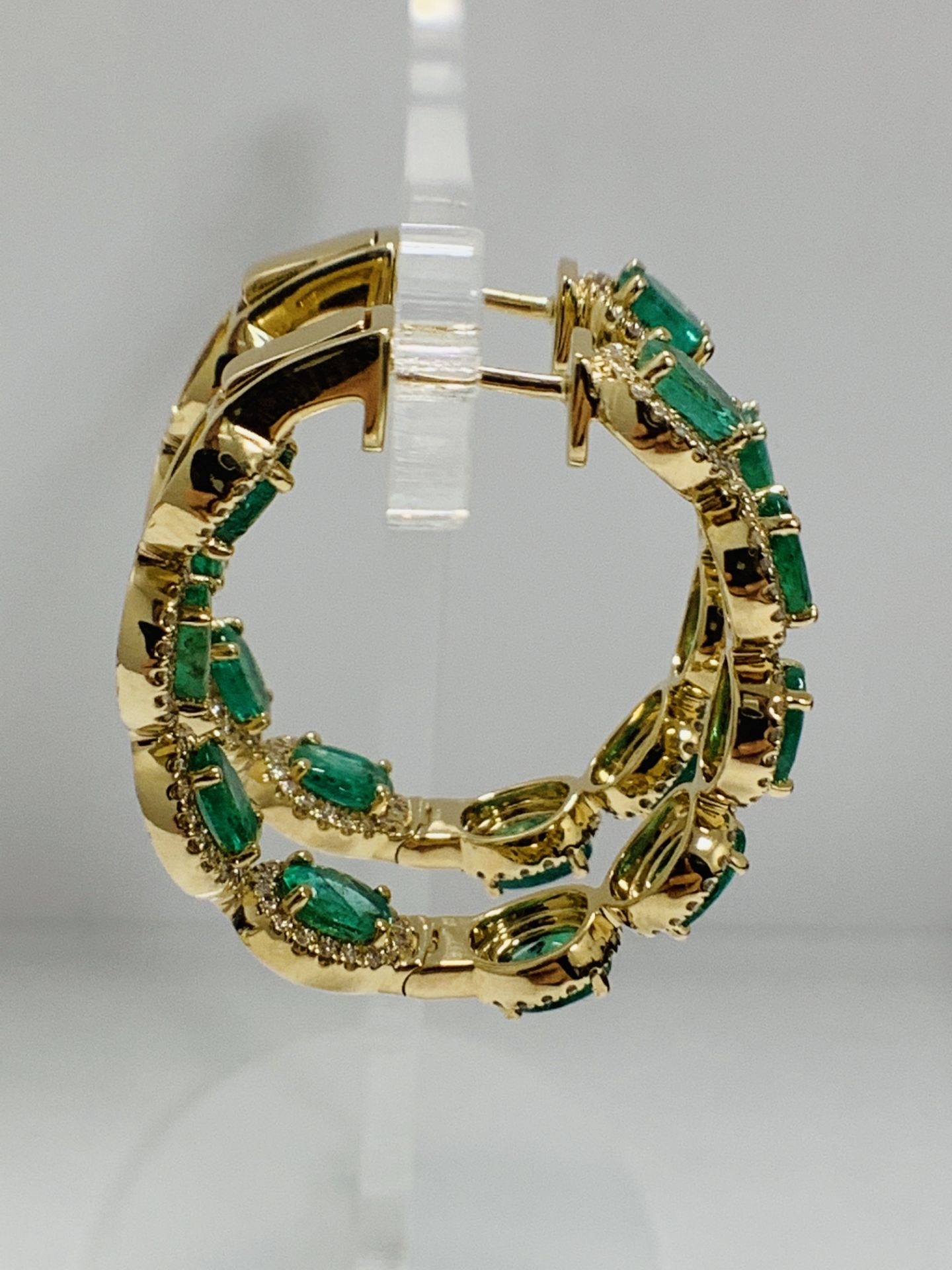 14ct Yellow Gold Emerald And Diamond Hoop Earrings - Image 18 of 23