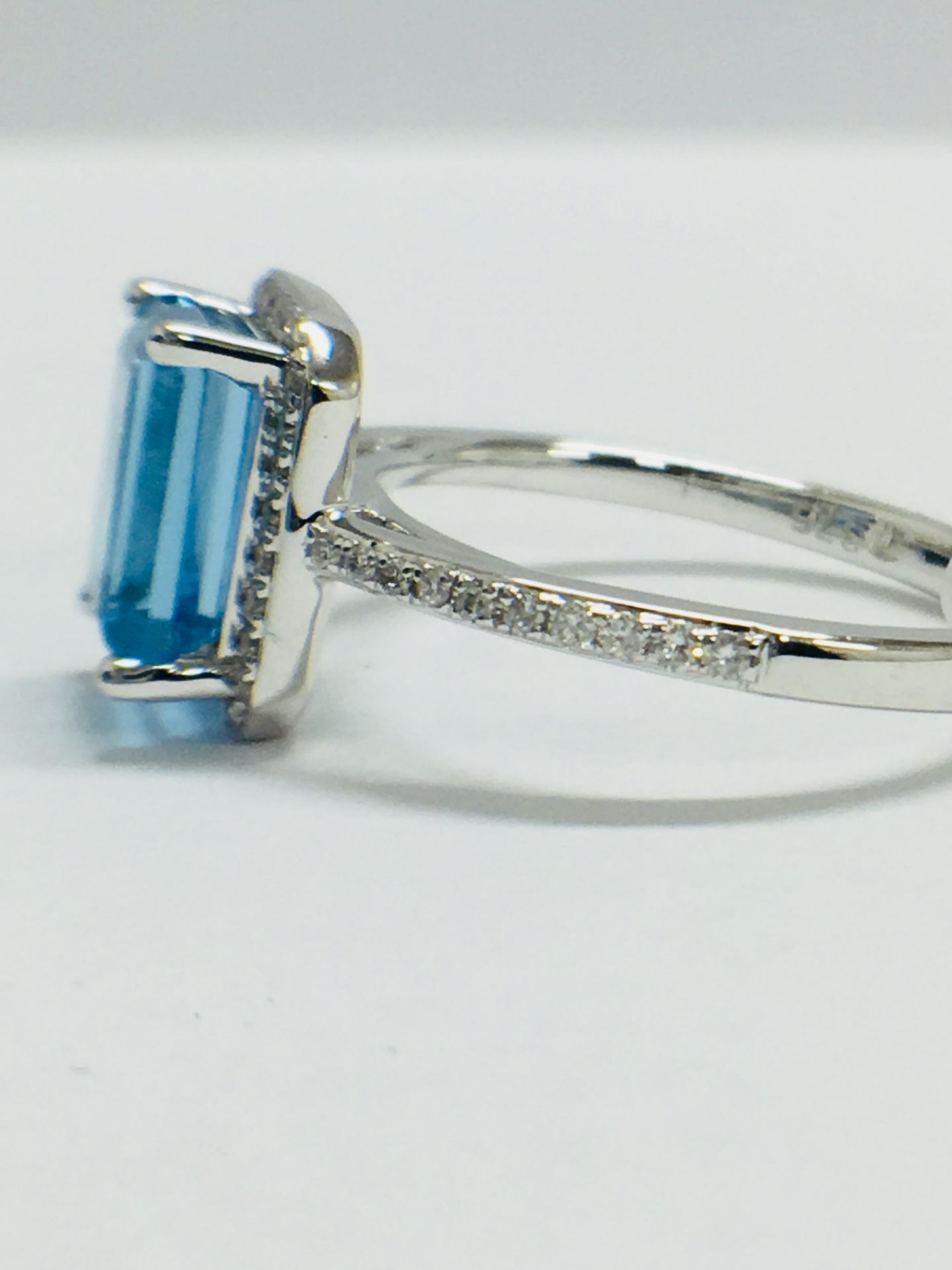 9ct White Gold Blue Topaz Diamond Dress Ring - Image 5 of 12