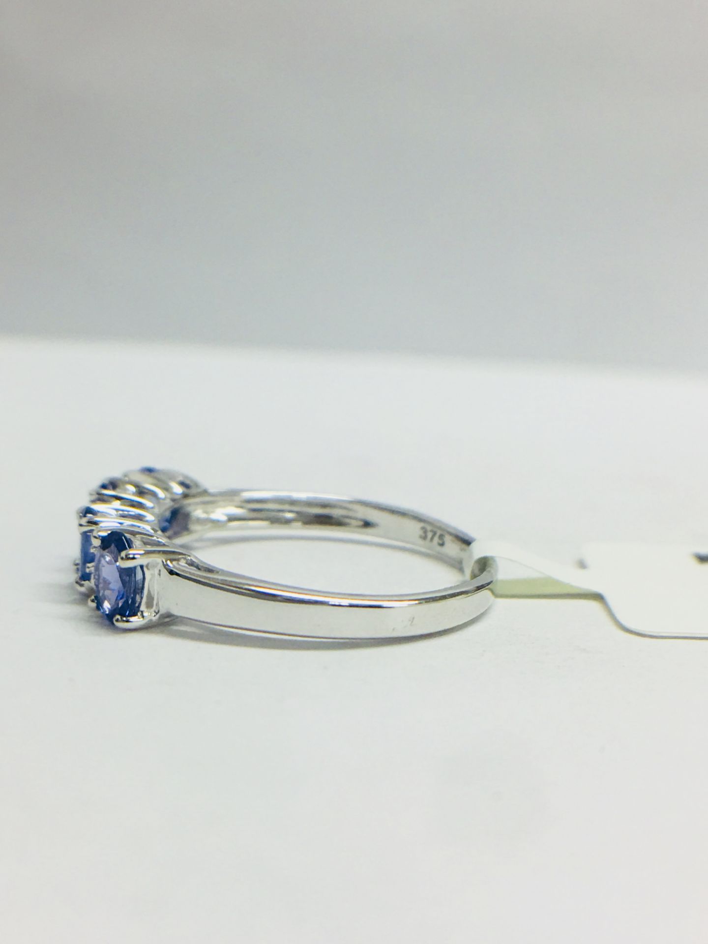 9ct White Gold Tanzanite Dress Ring - Image 3 of 9