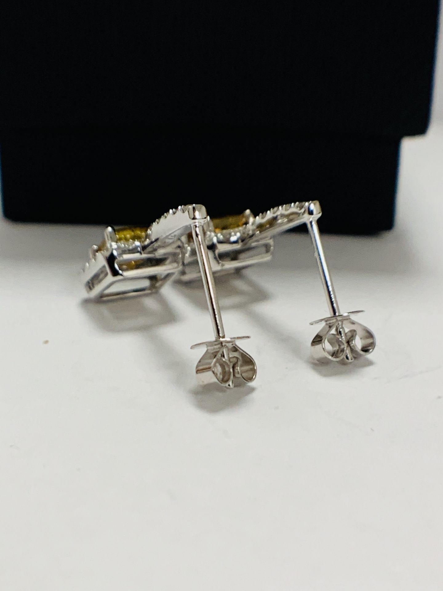 14ct White Gold Yellow Diamond Earrings - Image 6 of 15