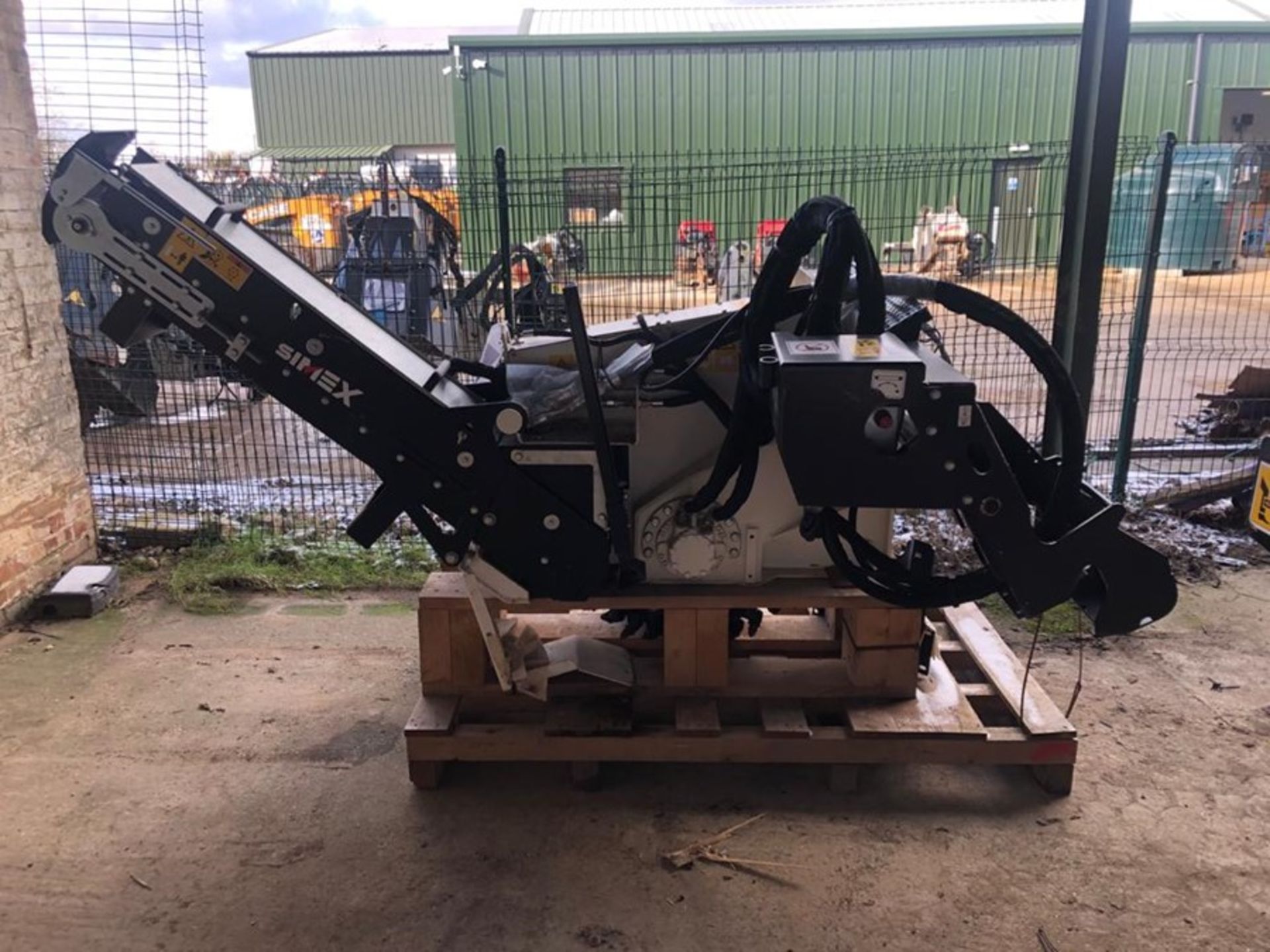 Unused Simex model TA300 wheel saw with waste conveyor, serial no. MO24789B14, Year - 2018 - Image 2 of 6