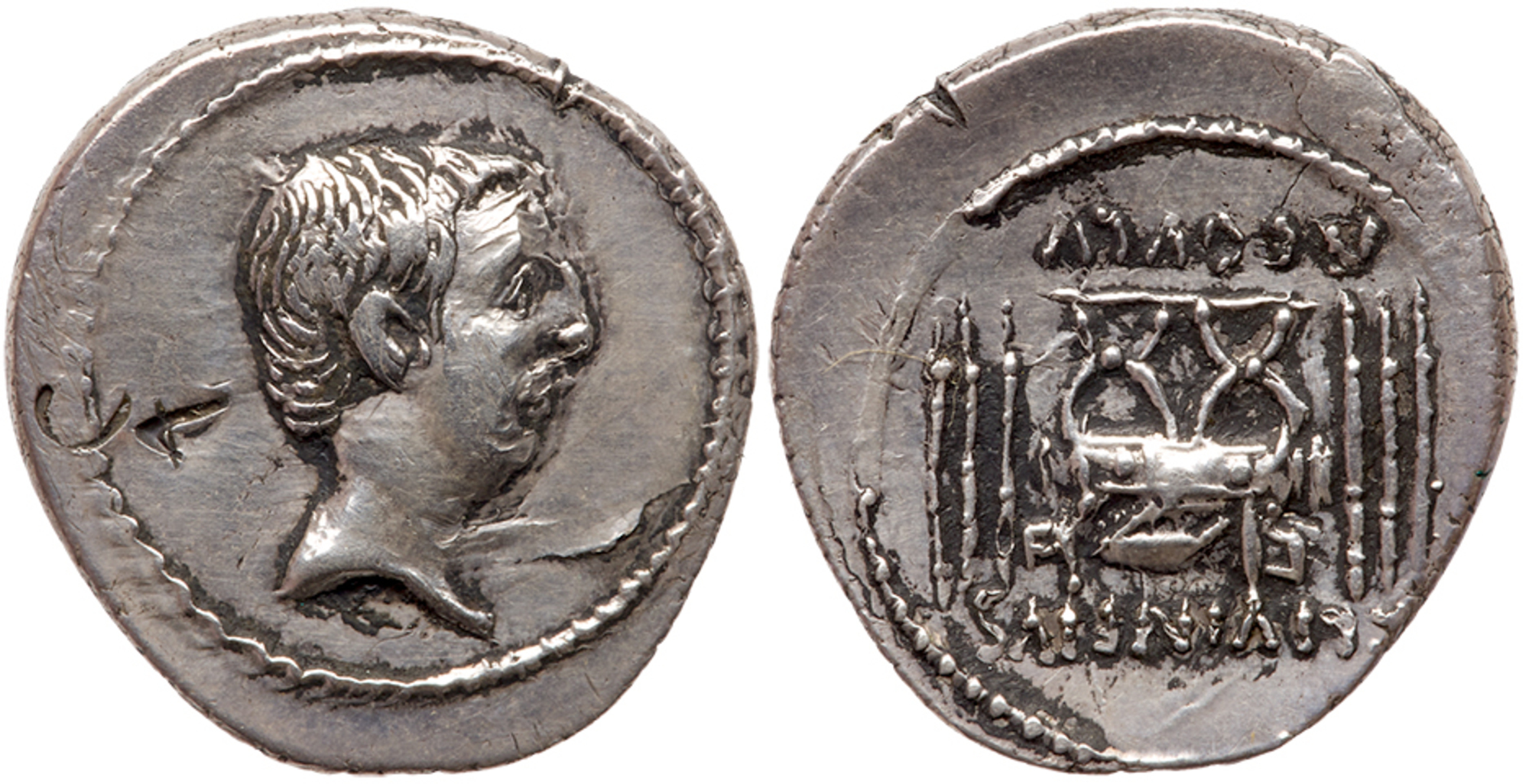 L. Livineius Regulus. Silver Denarius (3.53 g), 42 BC