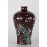 Vase Meiping sur fond rubis à décor de fleurs Yongzheng Qianlong - Région: CHINE [...]