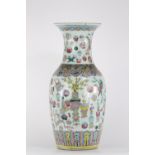 Vase en porcelaine de chine à décor de mobiliers 19ème - Région: CHINE - [...]