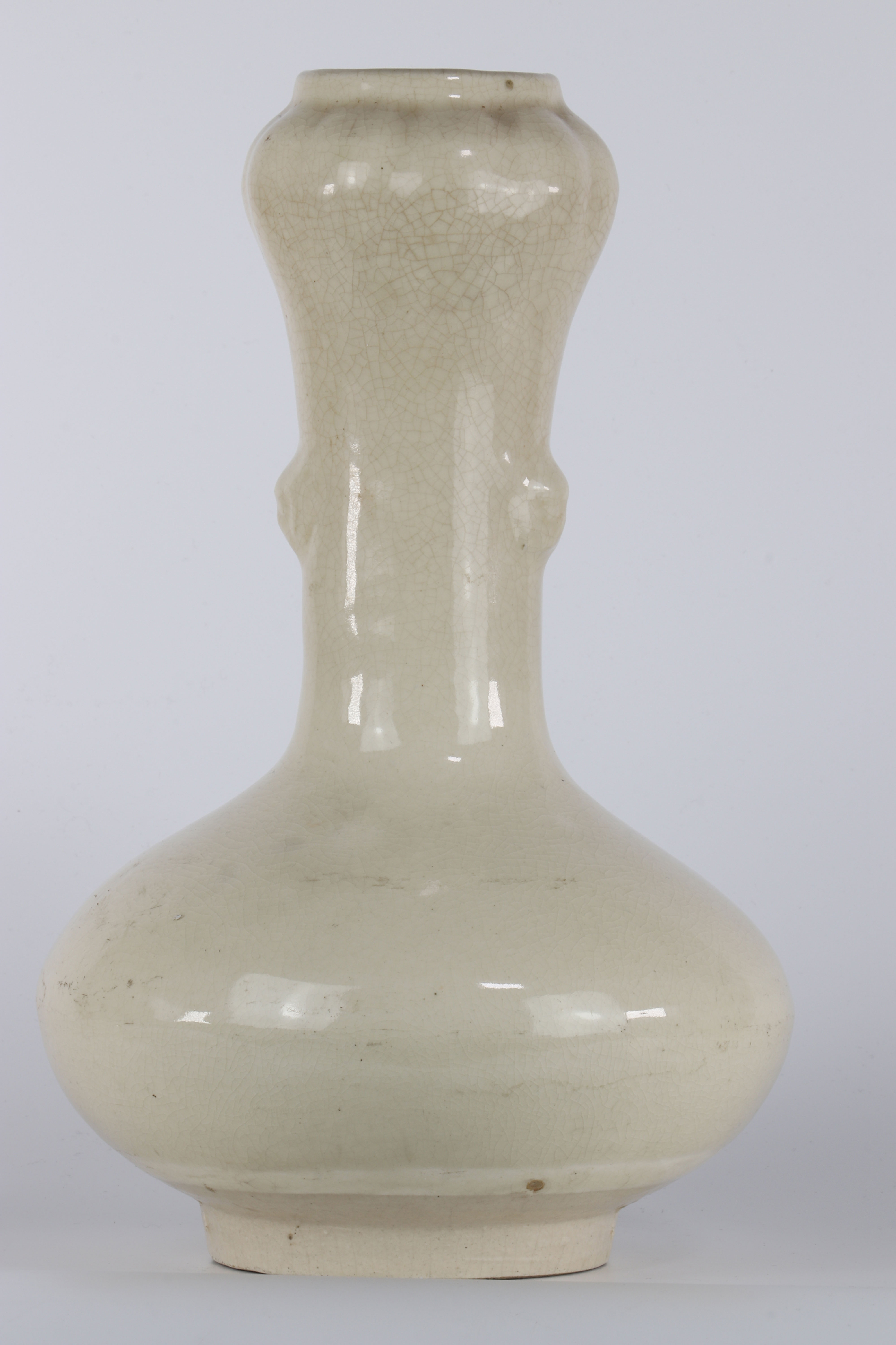 Vase en porcelaine de chine blanc craquelé époque Qing - Région: CHINE - [...]