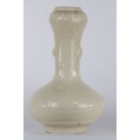 Vase en porcelaine de chine blanc craquelé époque Qing - Région: CHINE - [...]