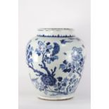 imposant vase chine blanc bleu transition décor de phénix et faisans 17ème [...]