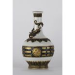 Vase Tigrammes a décor d'un dragon marque Qianlong - Région: CHINE - Dimensions: [...]