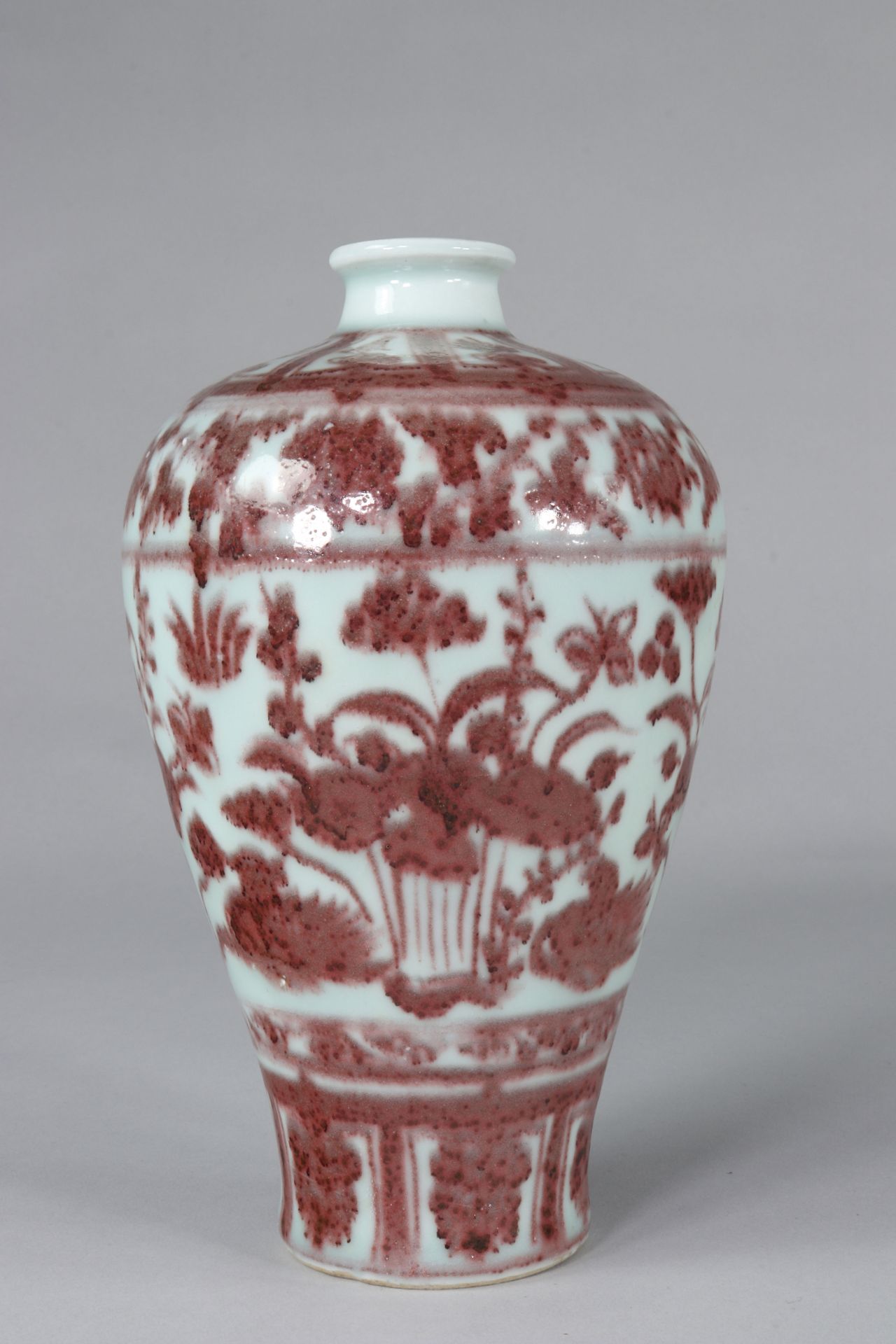 Red Meiping vase decorated with Lotus flowers 14th