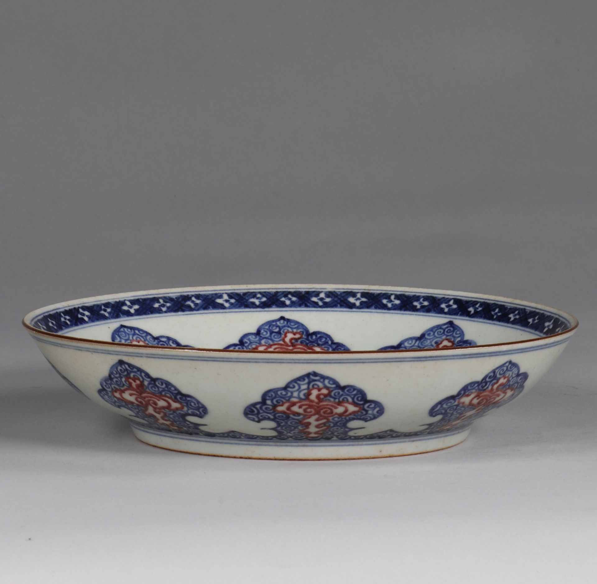 China dish, Ming, decorated with a Phoenix surrounded by Lotus flowers, and lambrequins, colors Copp - Bild 3 aus 3