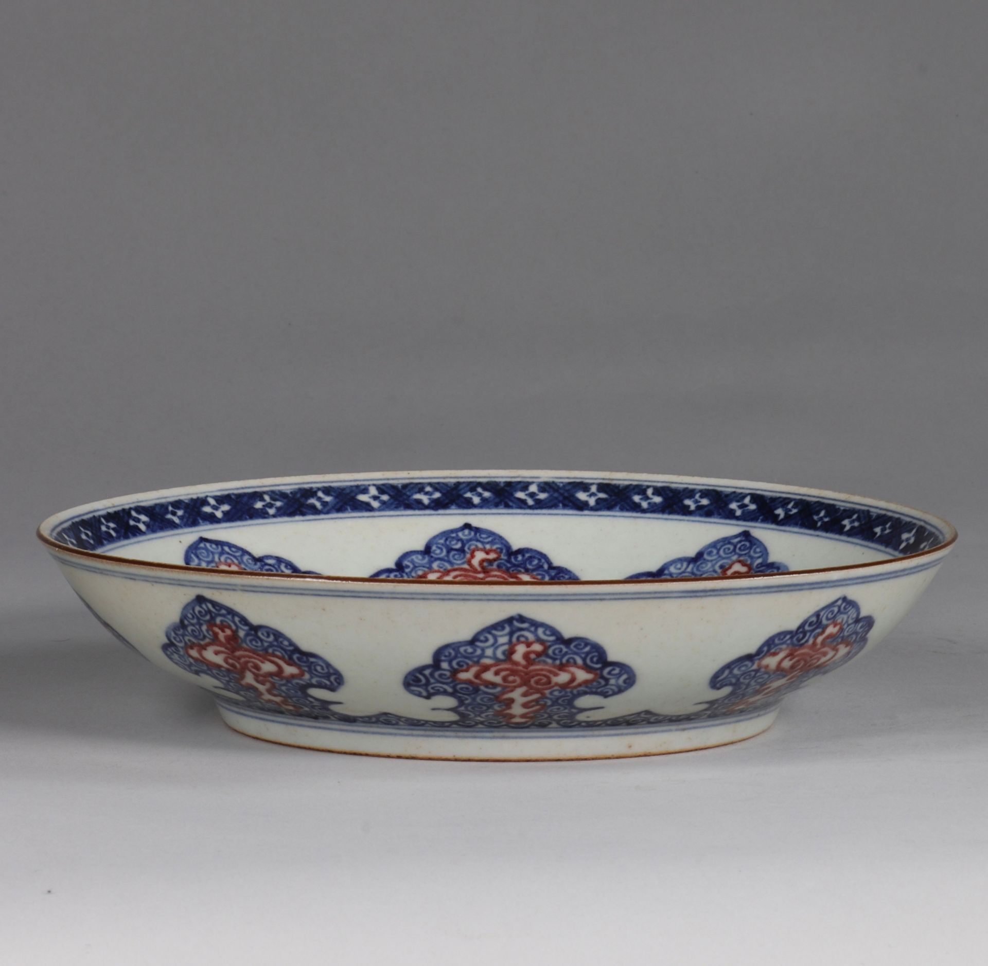 China dish, Ming, decorated with a Phoenix surrounded by Lotus flowers, and lambrequins, colors Copp - Image 3 of 3