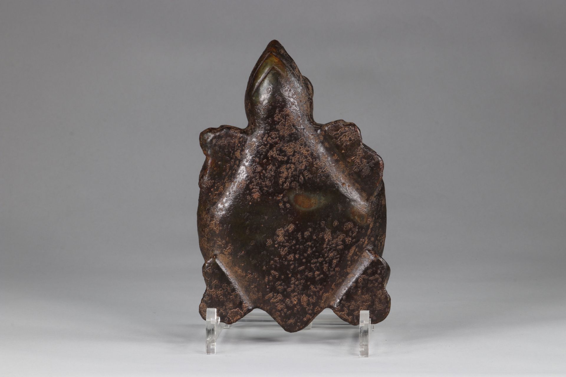 China Turtle in dark green jade, archaic work - Image 2 of 4